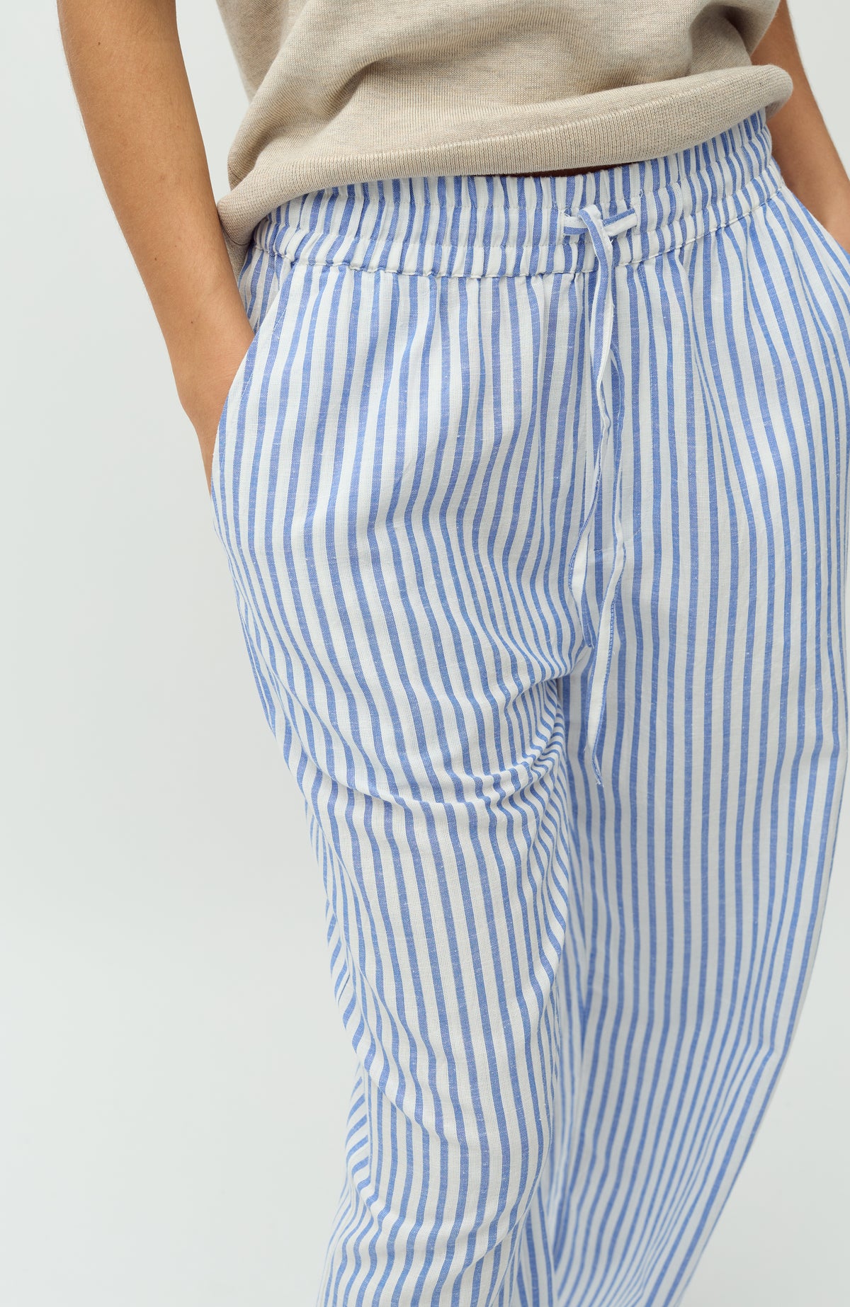 Grasielle-M_Ultramarine stripe_Model_3
