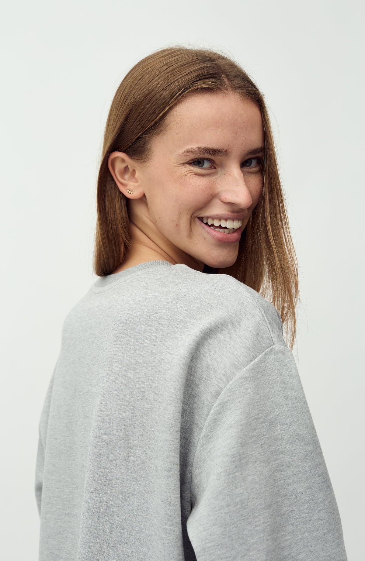 Emrylis-M_Light Grey melange_Model_2