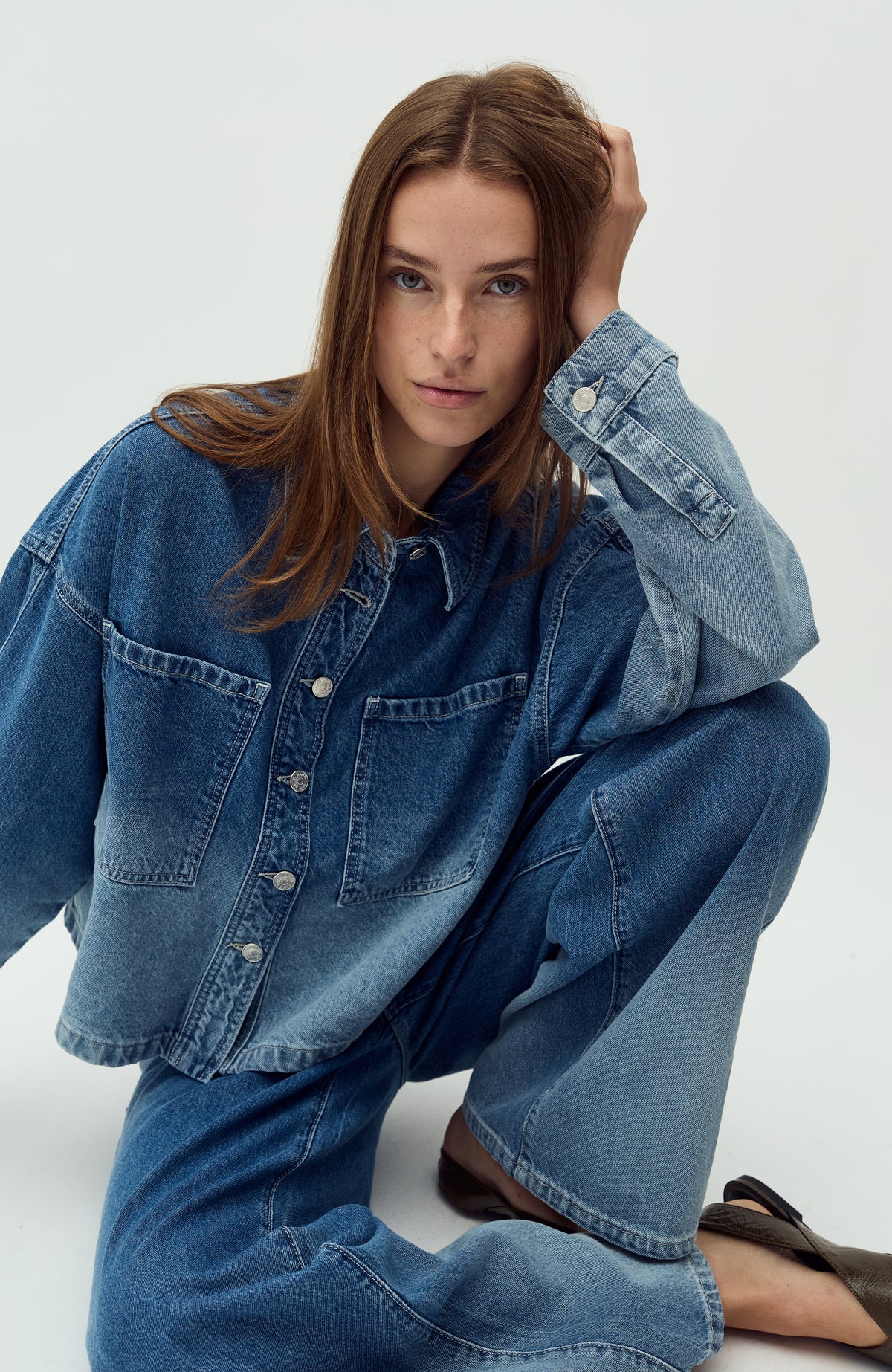 Winnia-M_Fading Denim Wash_Model_6
