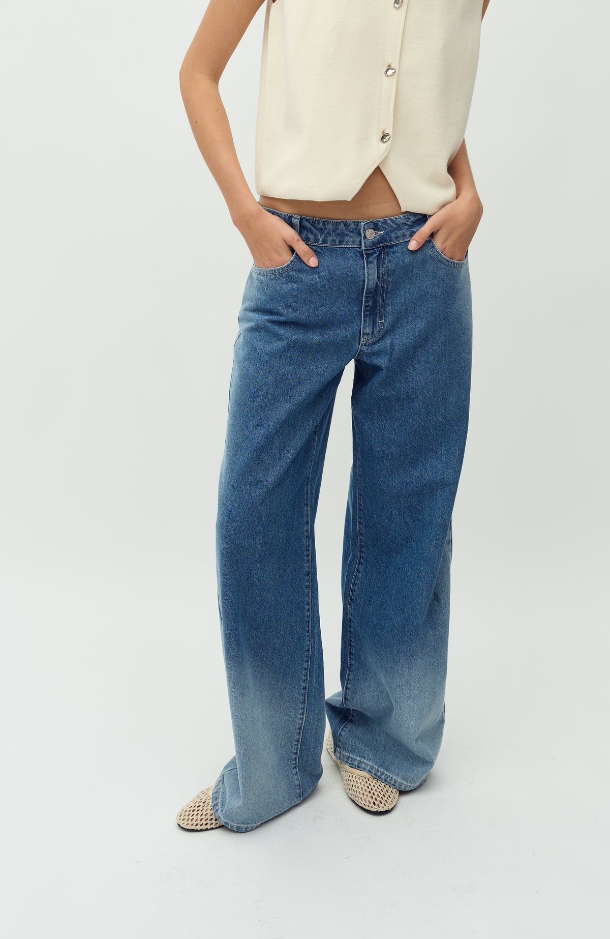 Pyras-M_Fading Denim Wash_Model_2