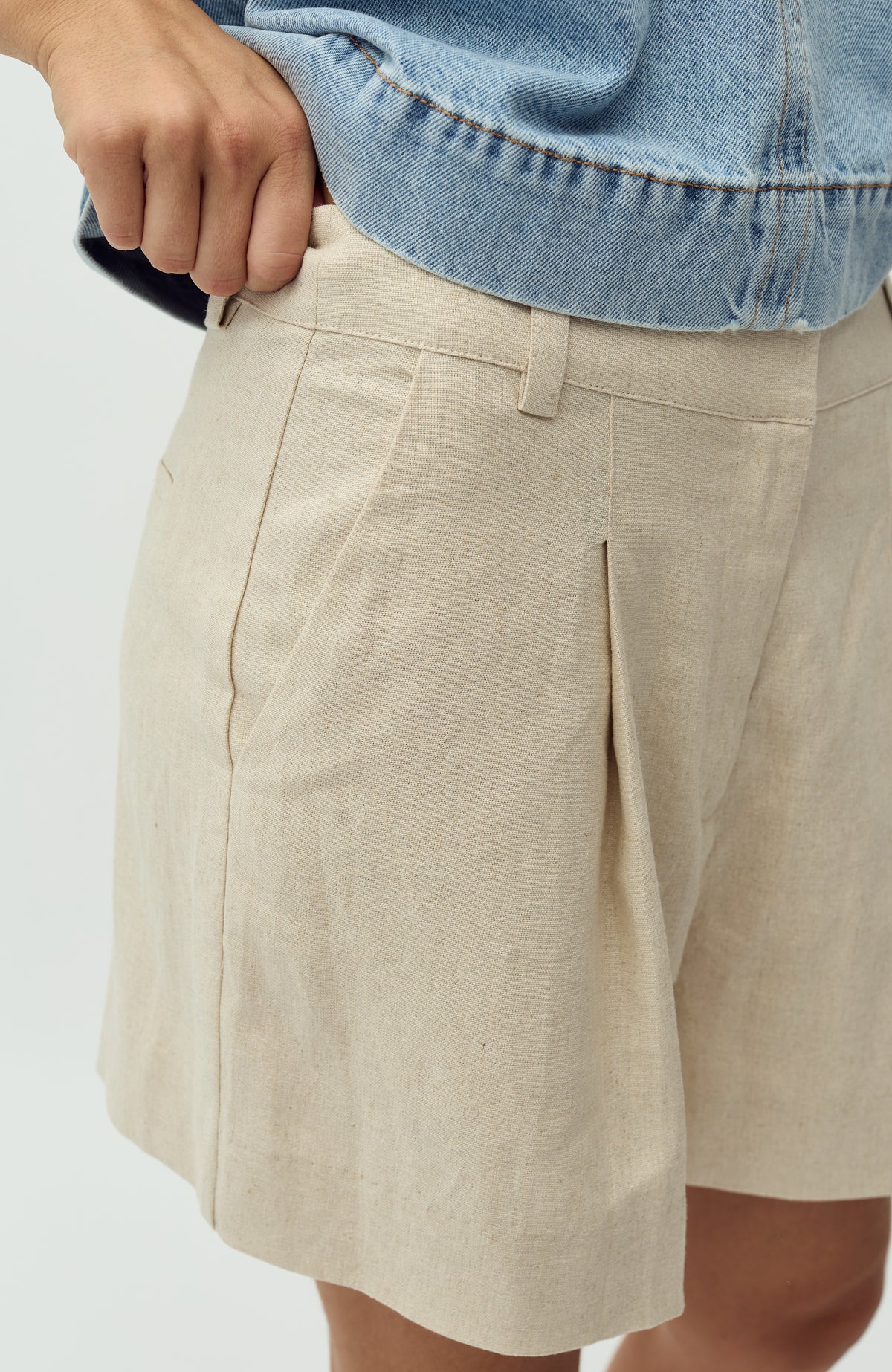 Cristiana-M_Natural Linen_Model_3