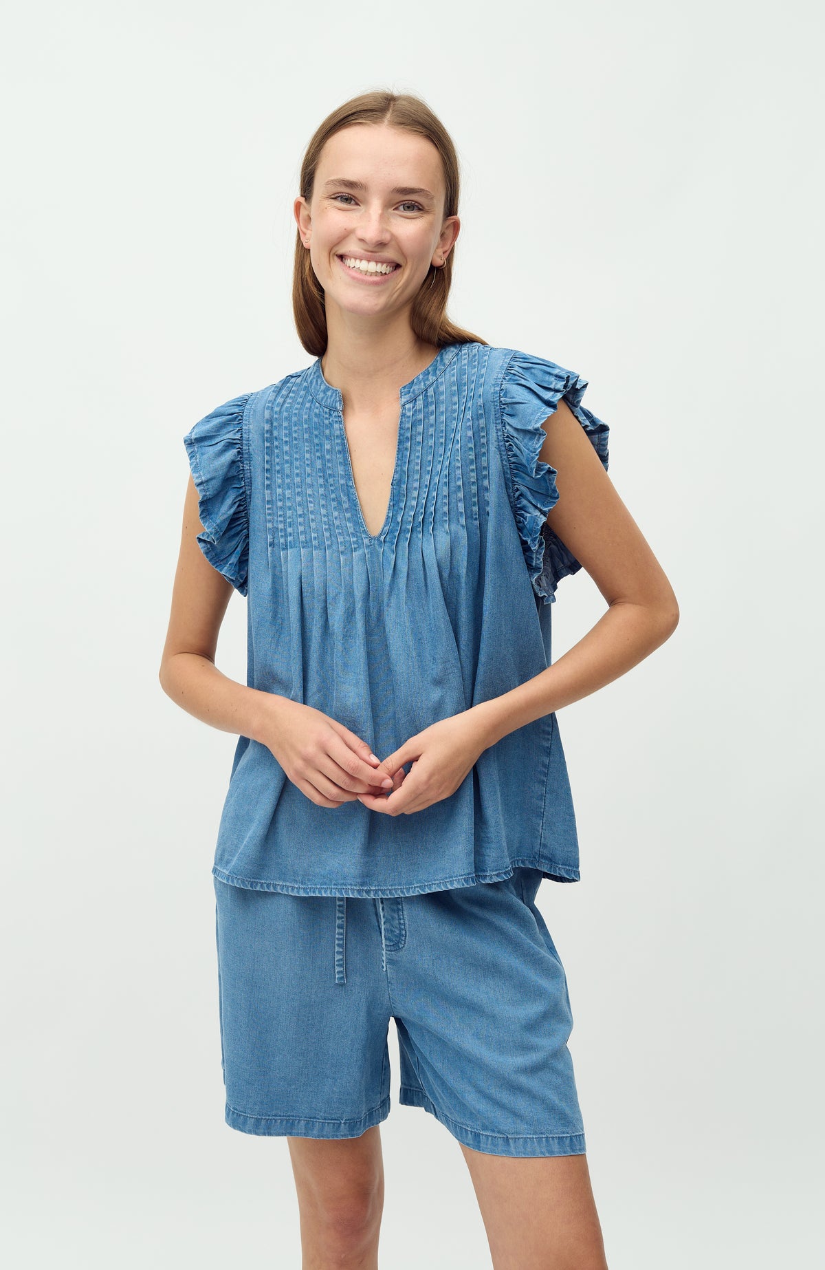 Gemala-M_Mid Vintage Wash_Model_1