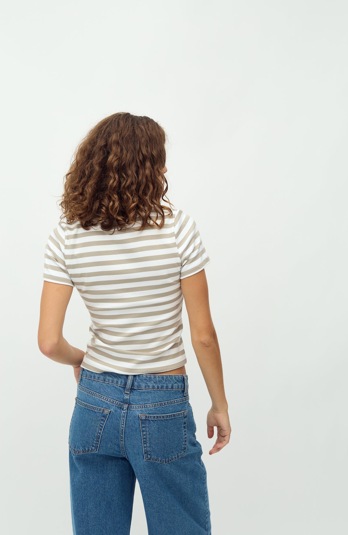 Otis-M_White Twig Stripe_Model_1