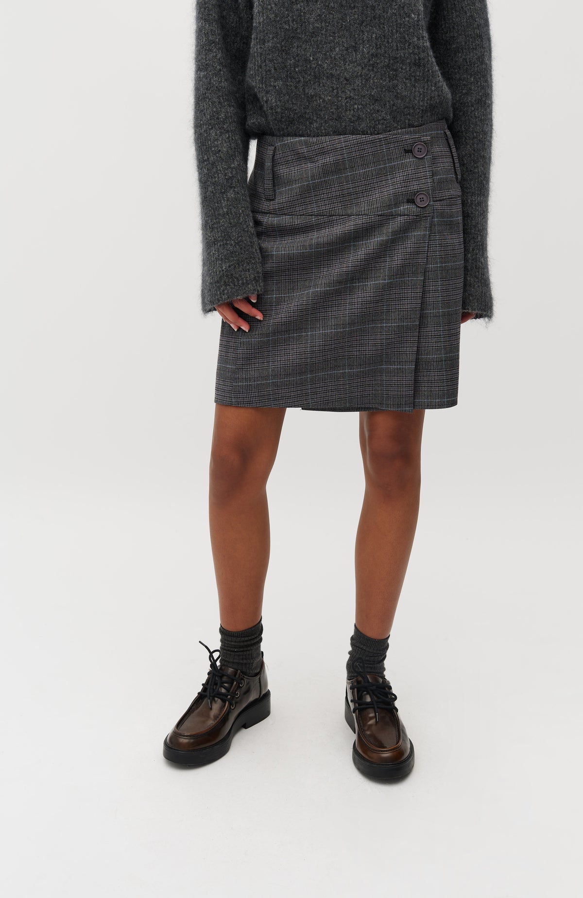 Jeani-M_Grey Check_Model_1