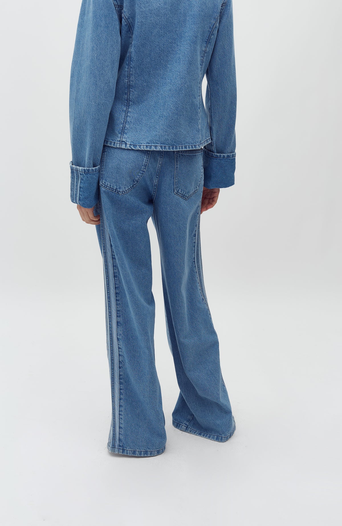 Kavina-M_Sky Blue Wash_Model_2
