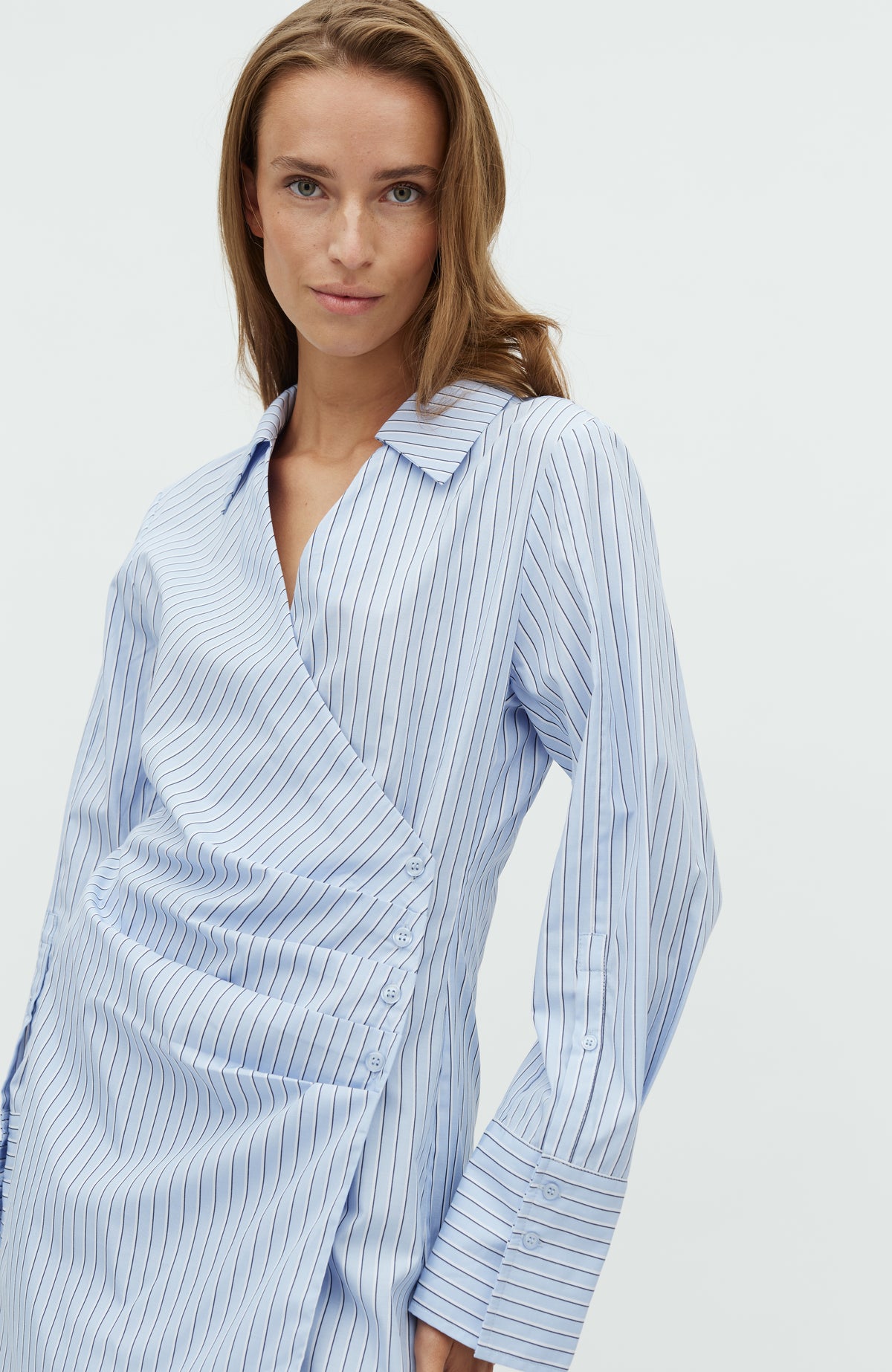Saffira-M_Blue Navy Stripe_Model_1