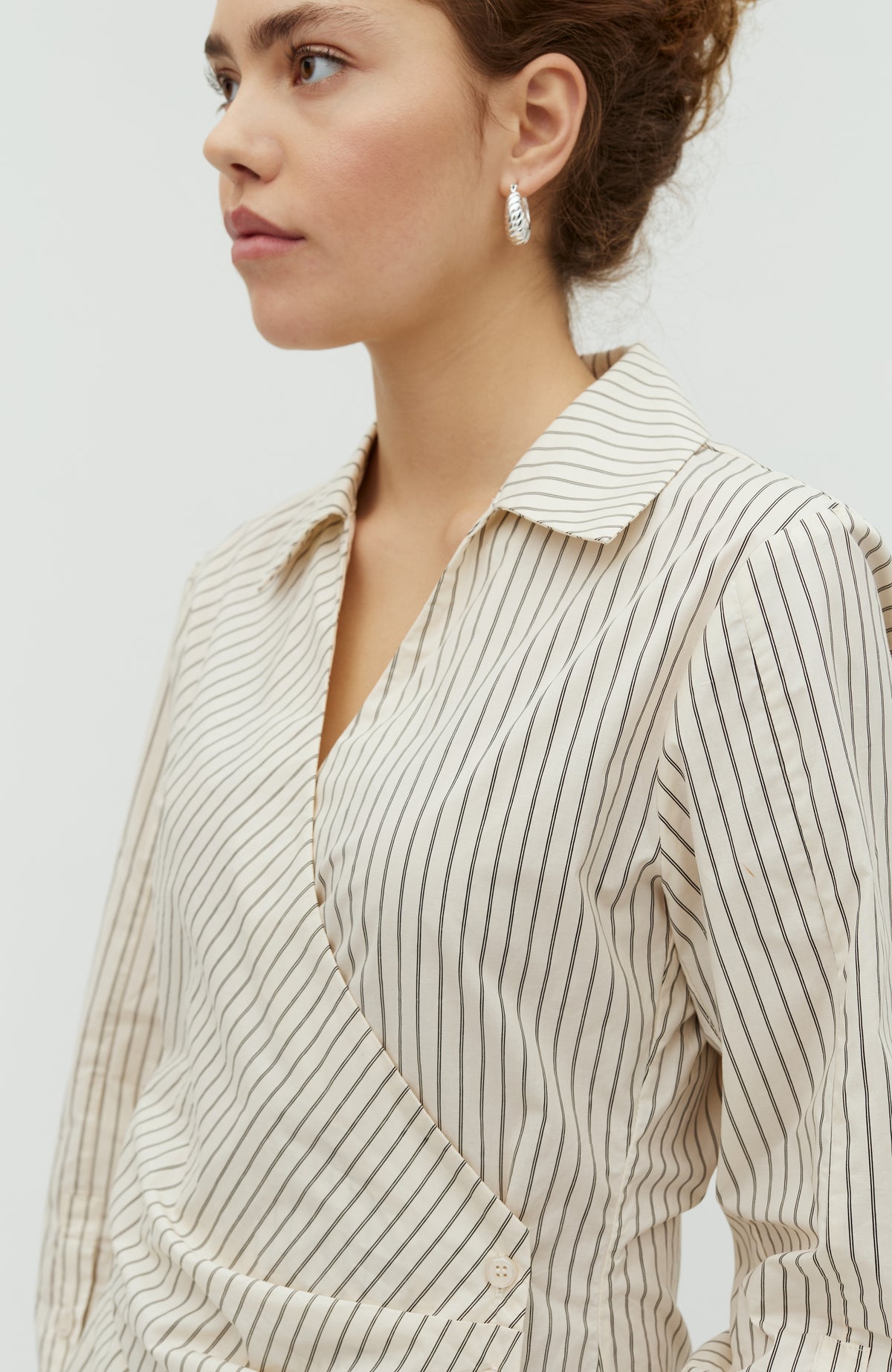 Gerri-M_Cremé Black Stripe_Model_1