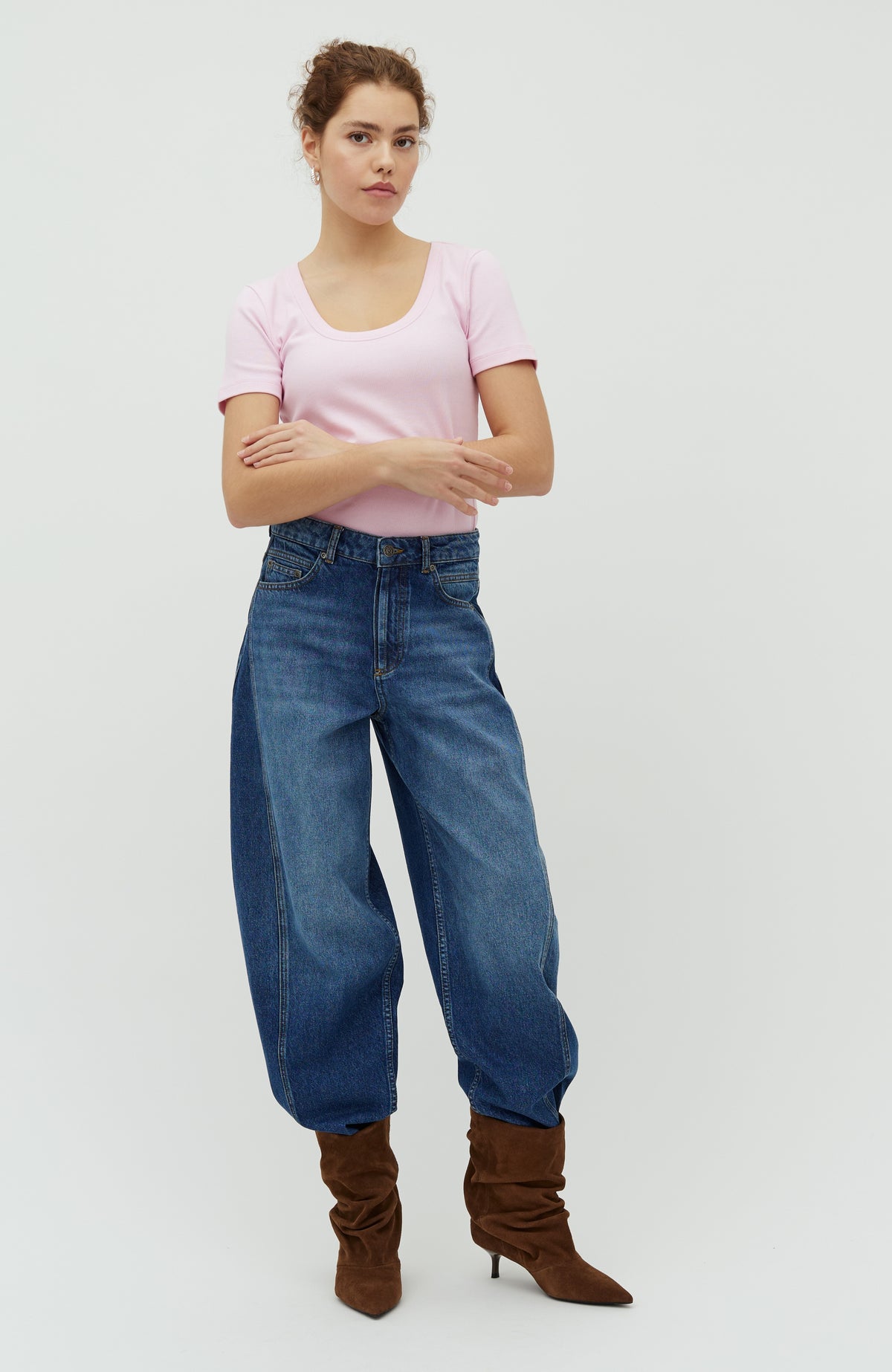 Menton-M_Vintage Blue Wash_Model_0