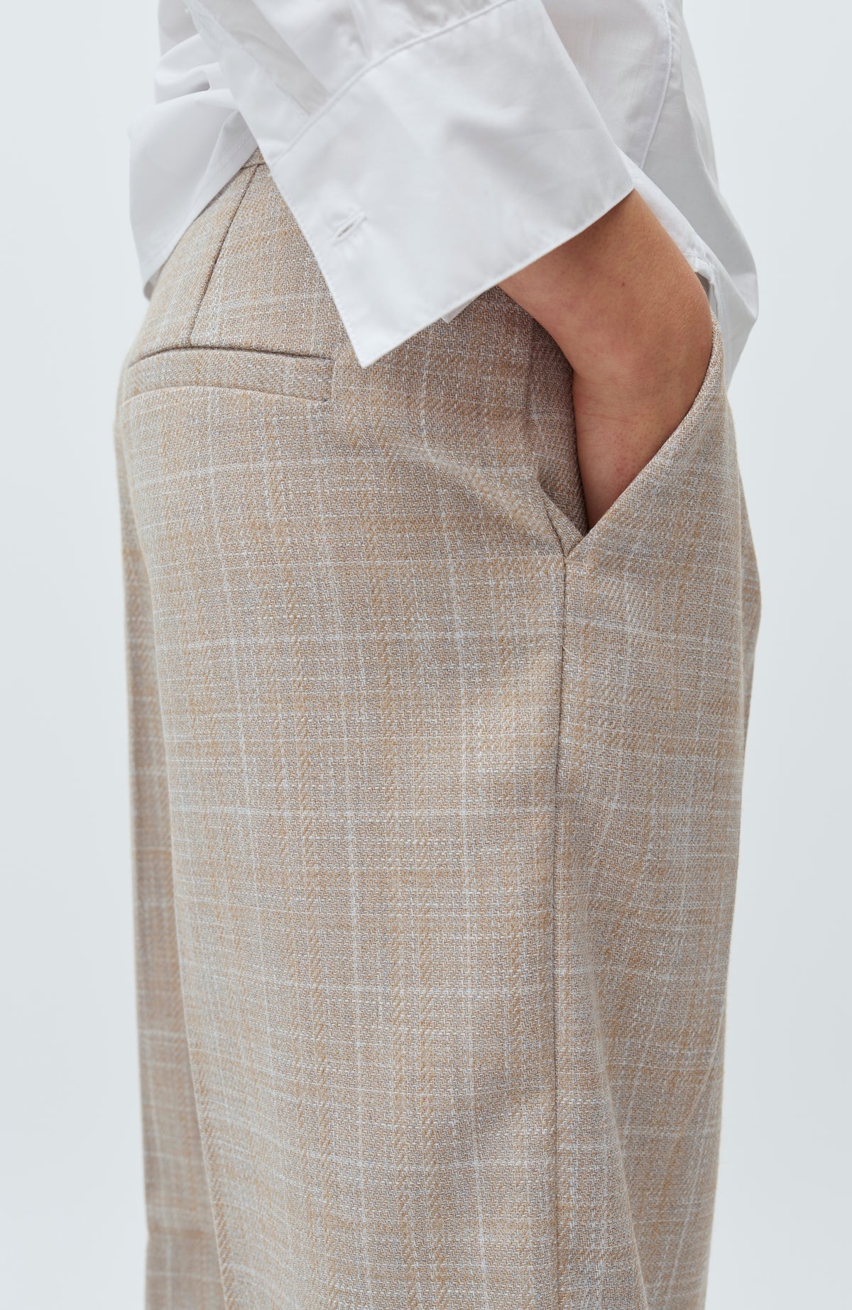 Brecan-M_Beige Check_Model_2