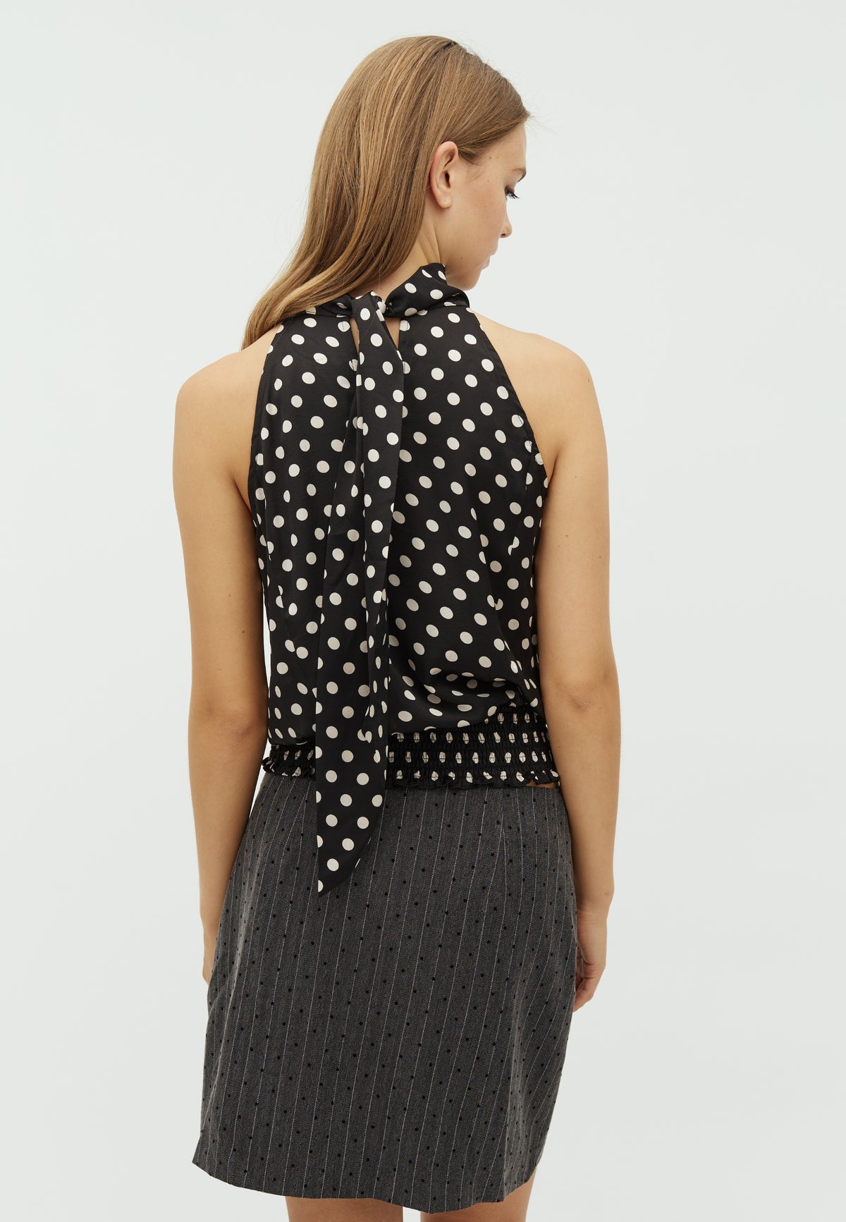 167456 Mos Dot Top_Black_Model_2