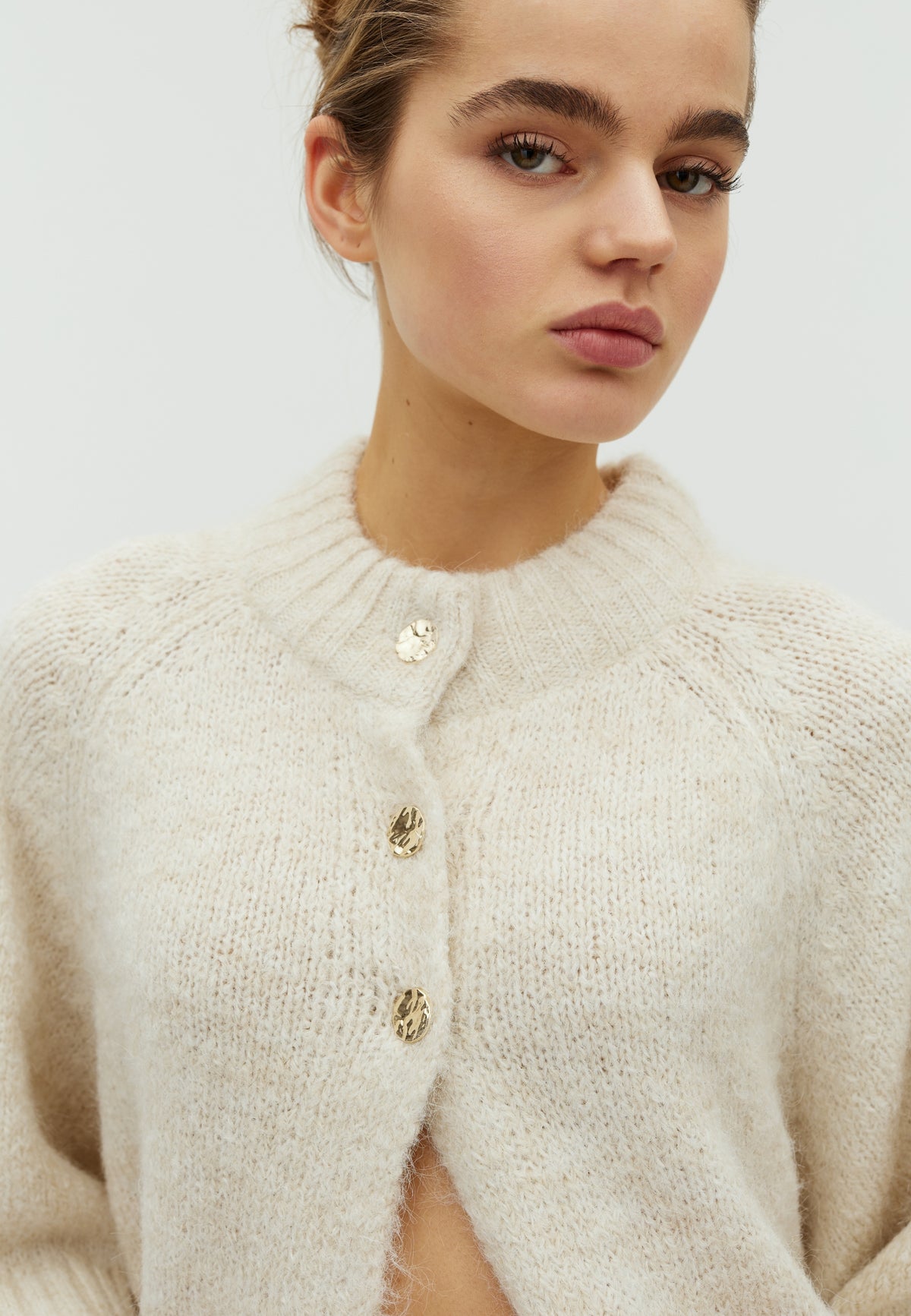 167446 Senuta Fluffy Knit Cardigan_Off White_Model_1