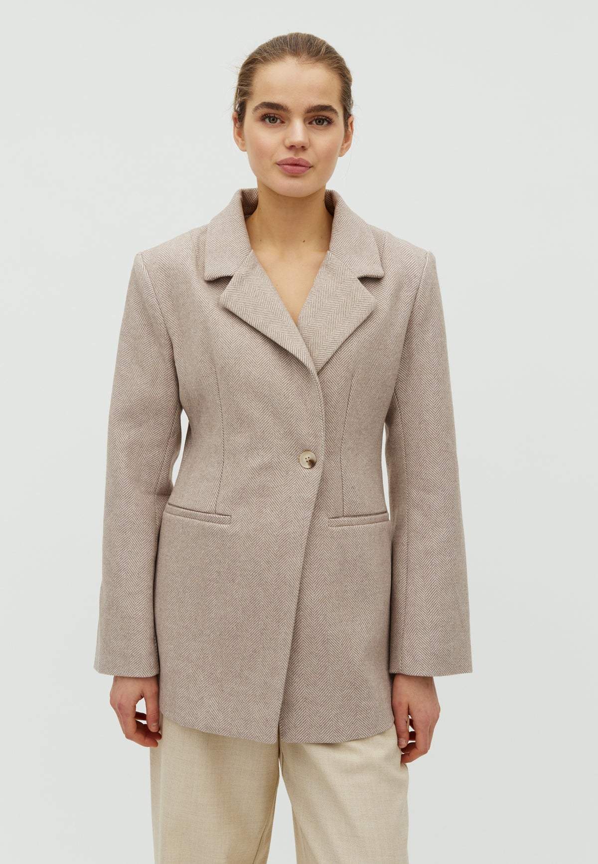 168929 Jowie Herringbone S Blazer_SAND_Model_0