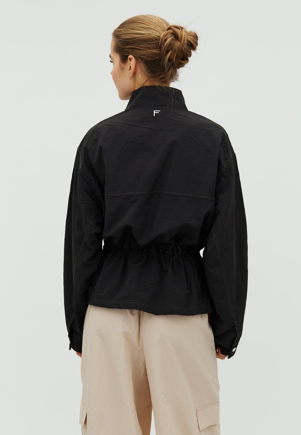 Amio-F_Black_Model_2