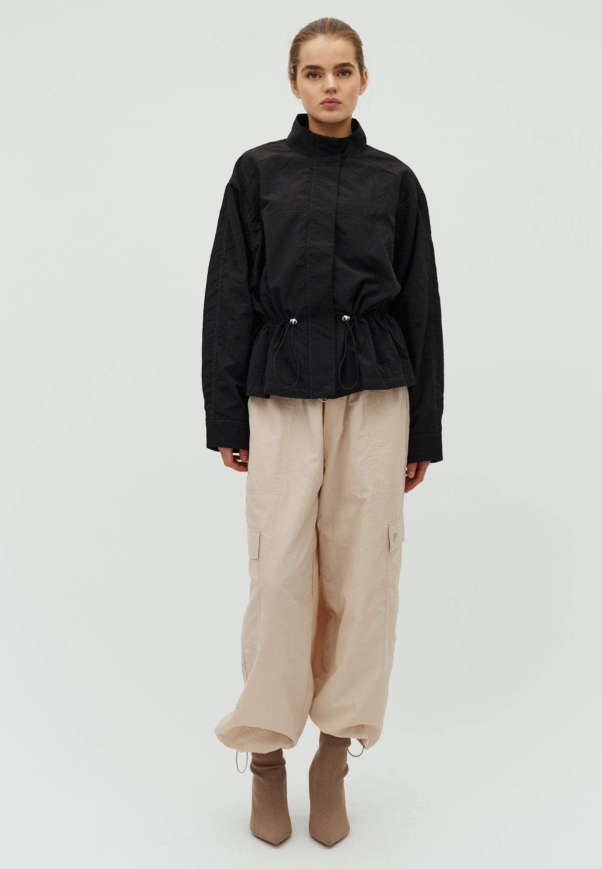 Amio-F_Black_Model_3