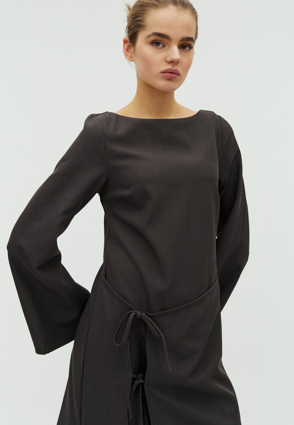 Mincio-F_Dark grey_Model_1