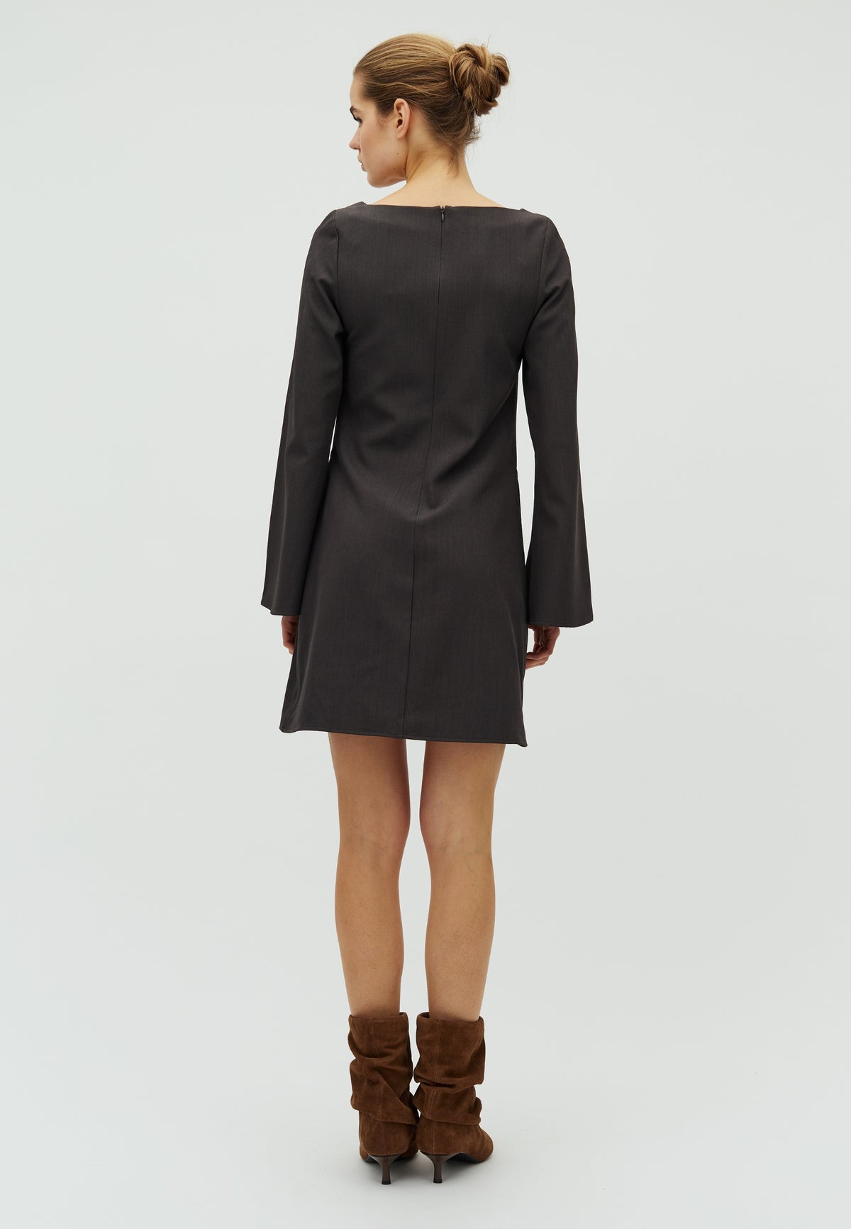 Mincio-F_Dark grey_Model_2