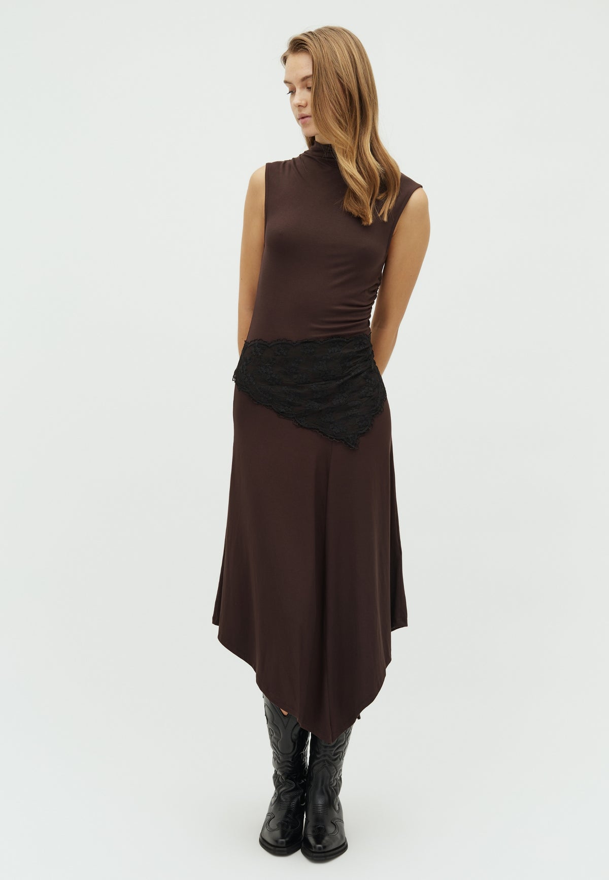 Virolea-F_Dark Brown_Model_0