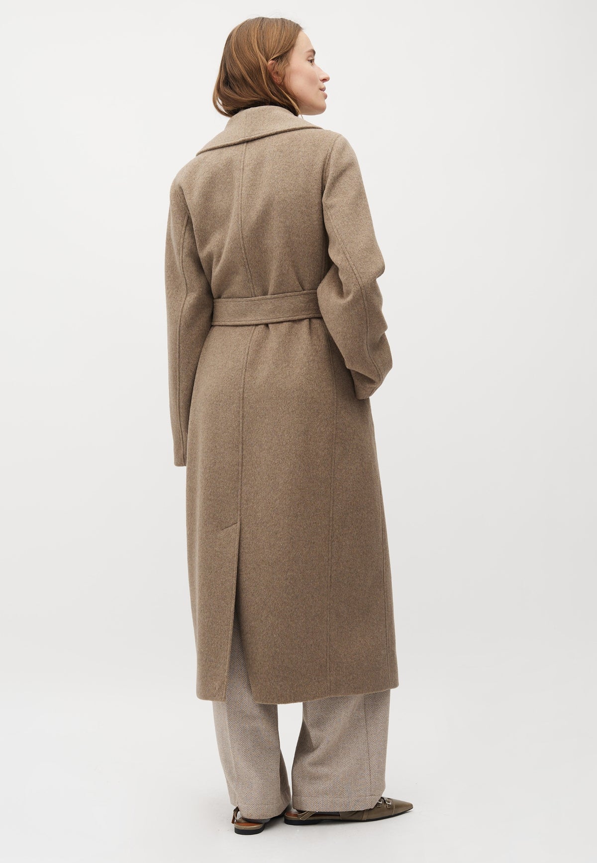 Umia-M_Greige Melange_Model_2