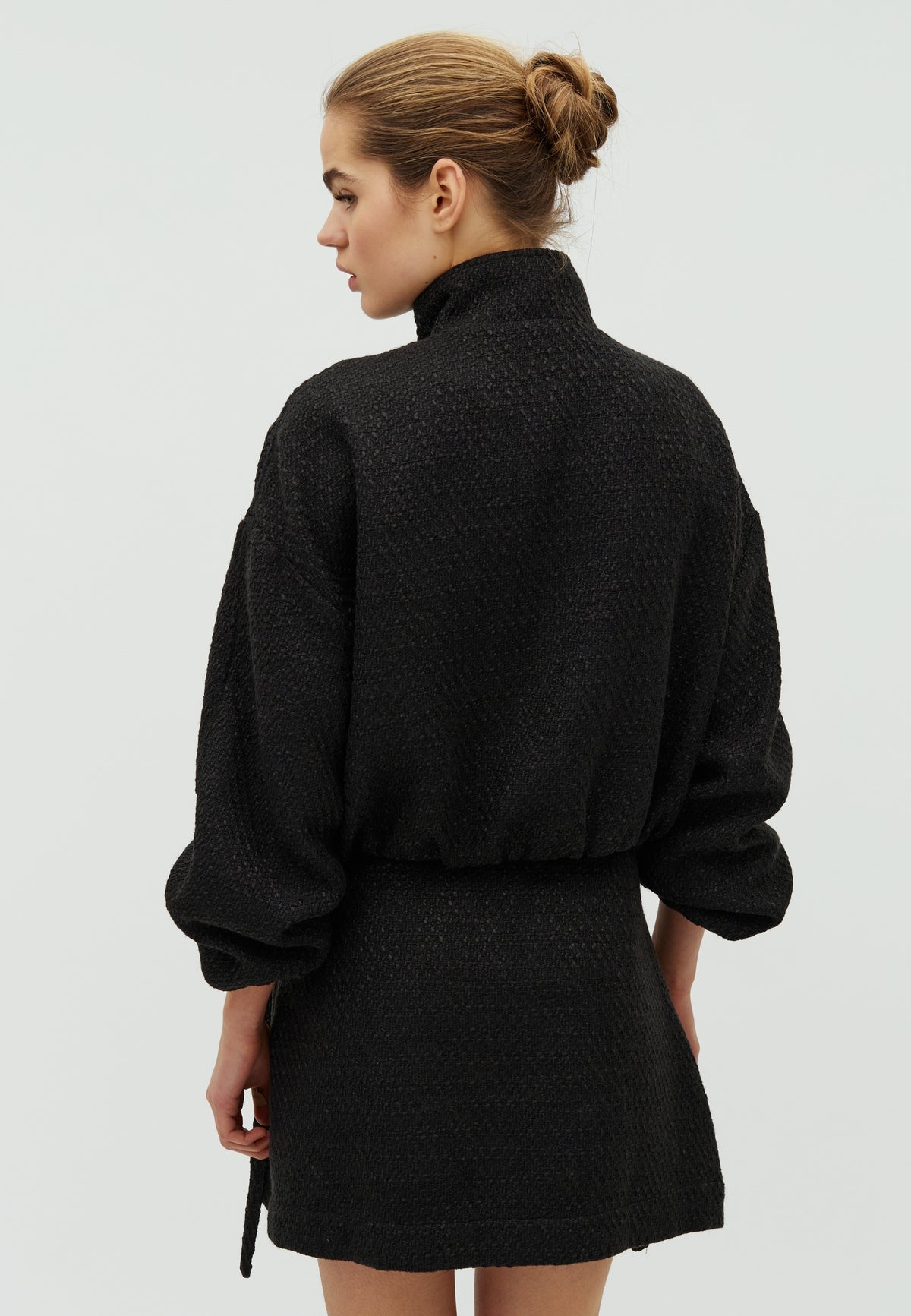 Talca-F_Black_Model_2