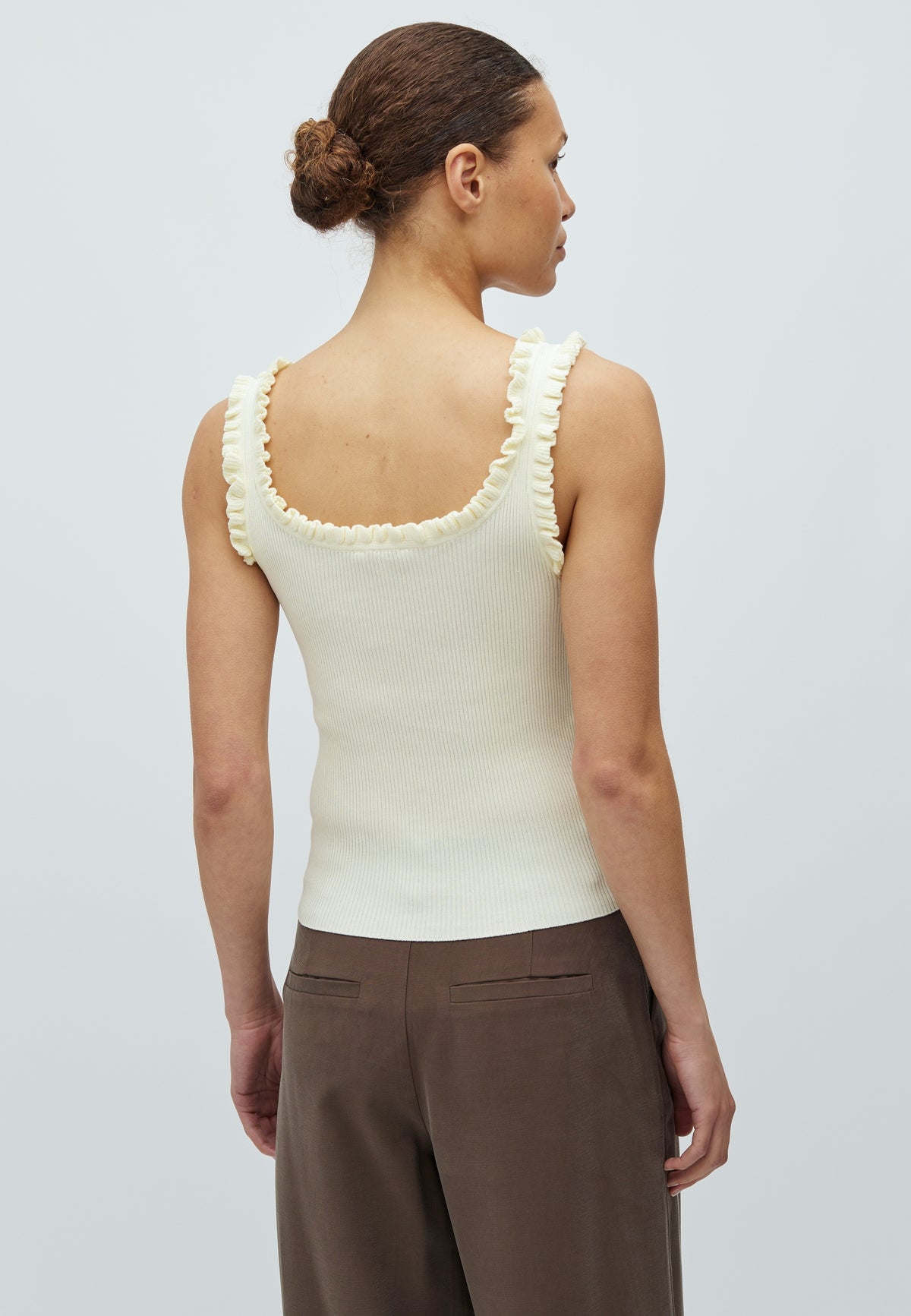 Elinne-M_Ivory Yellow_Model_1