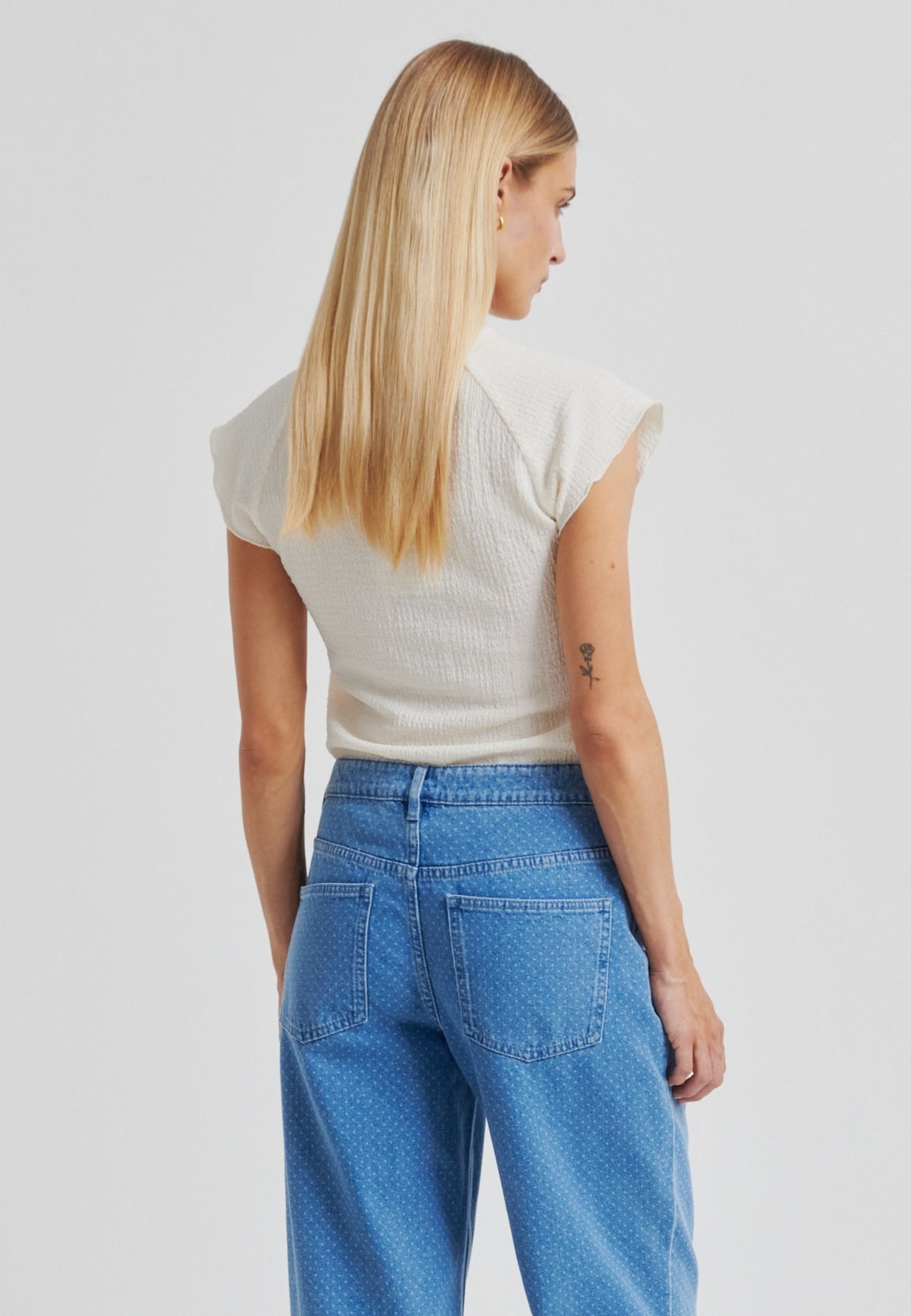 60395 Paria Tee_Tofu_Model_3