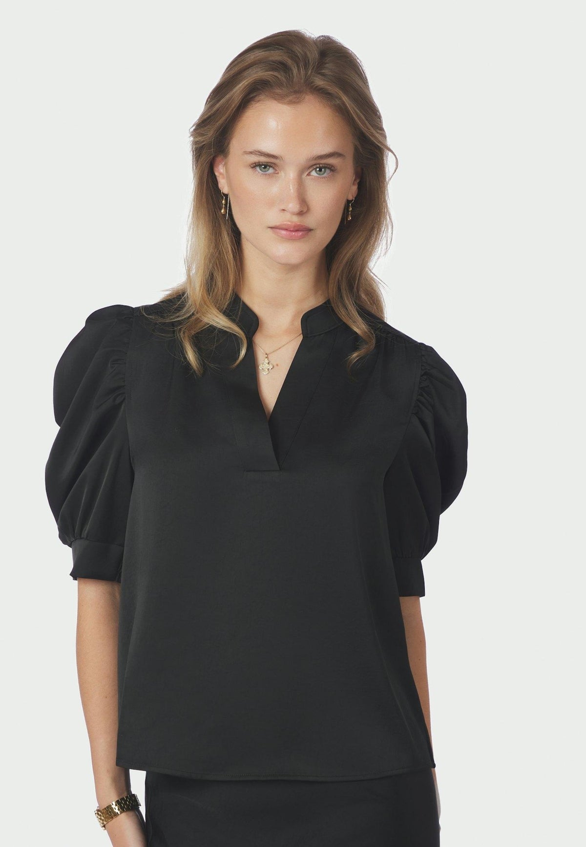 162590 Roella Heavy Sateen Blouse_Black_Model_1