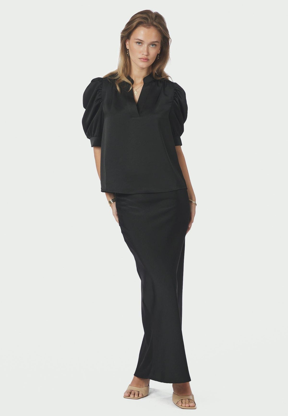 159588 Vicky Heavy Sateen Skirt_Black_Model_0