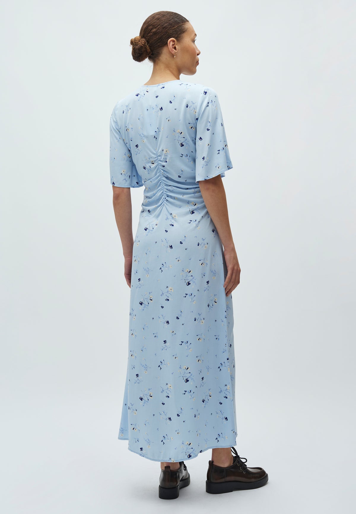 Ineya-M_Lupir Print Blue_Model_1