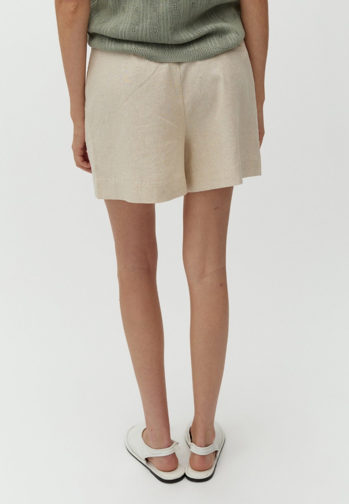 Cristiana-M_Natural Linen_Model_2