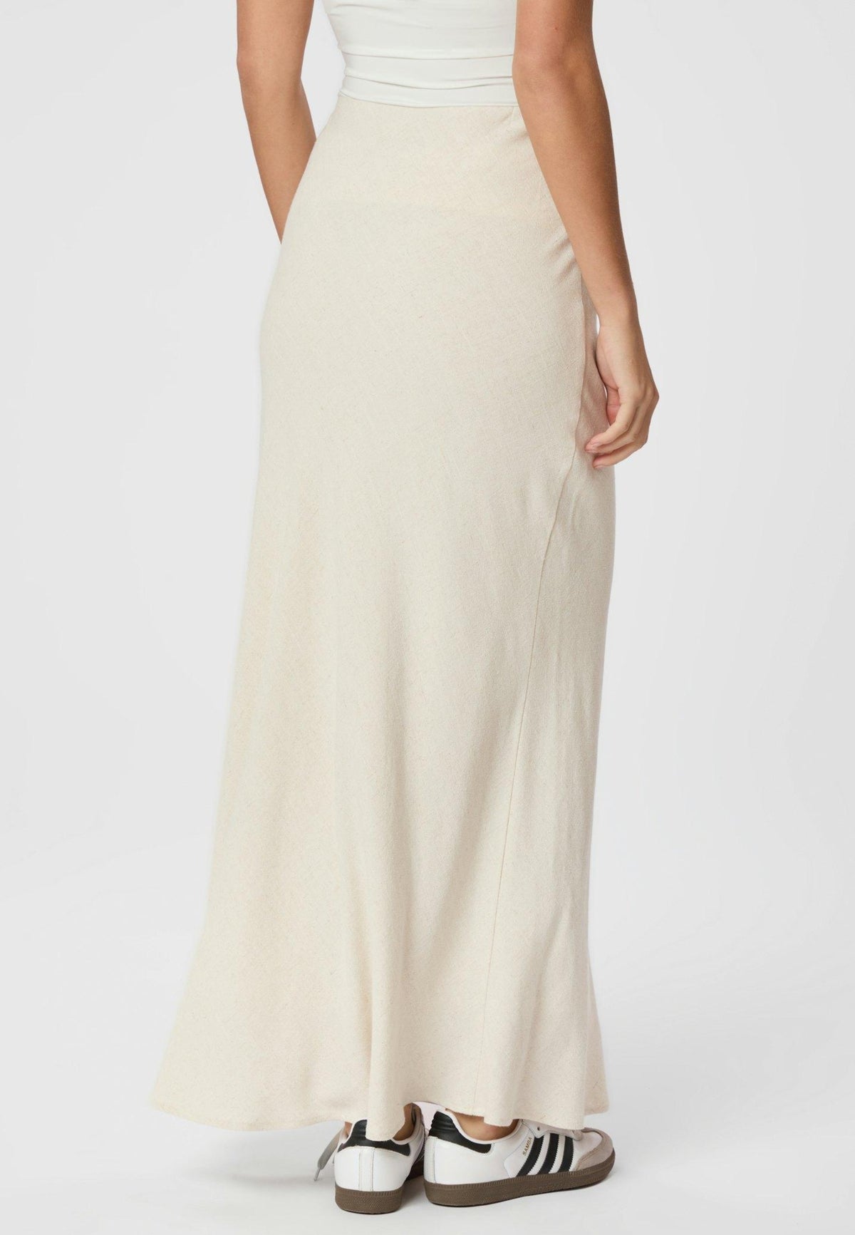 161871 Viso Linen Skirt_Natural_Model_3