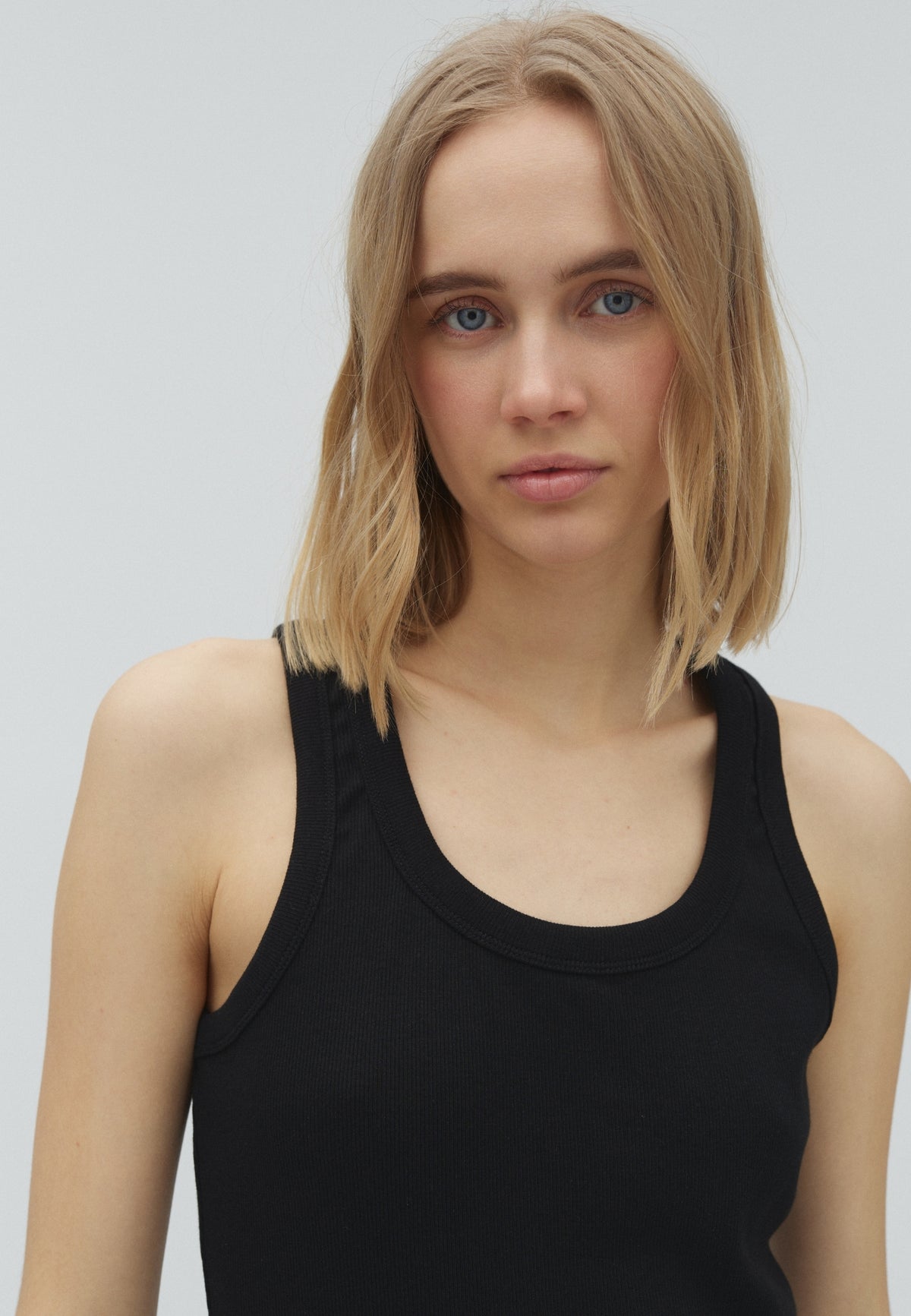 Jaxson U-M_Black_Model_1