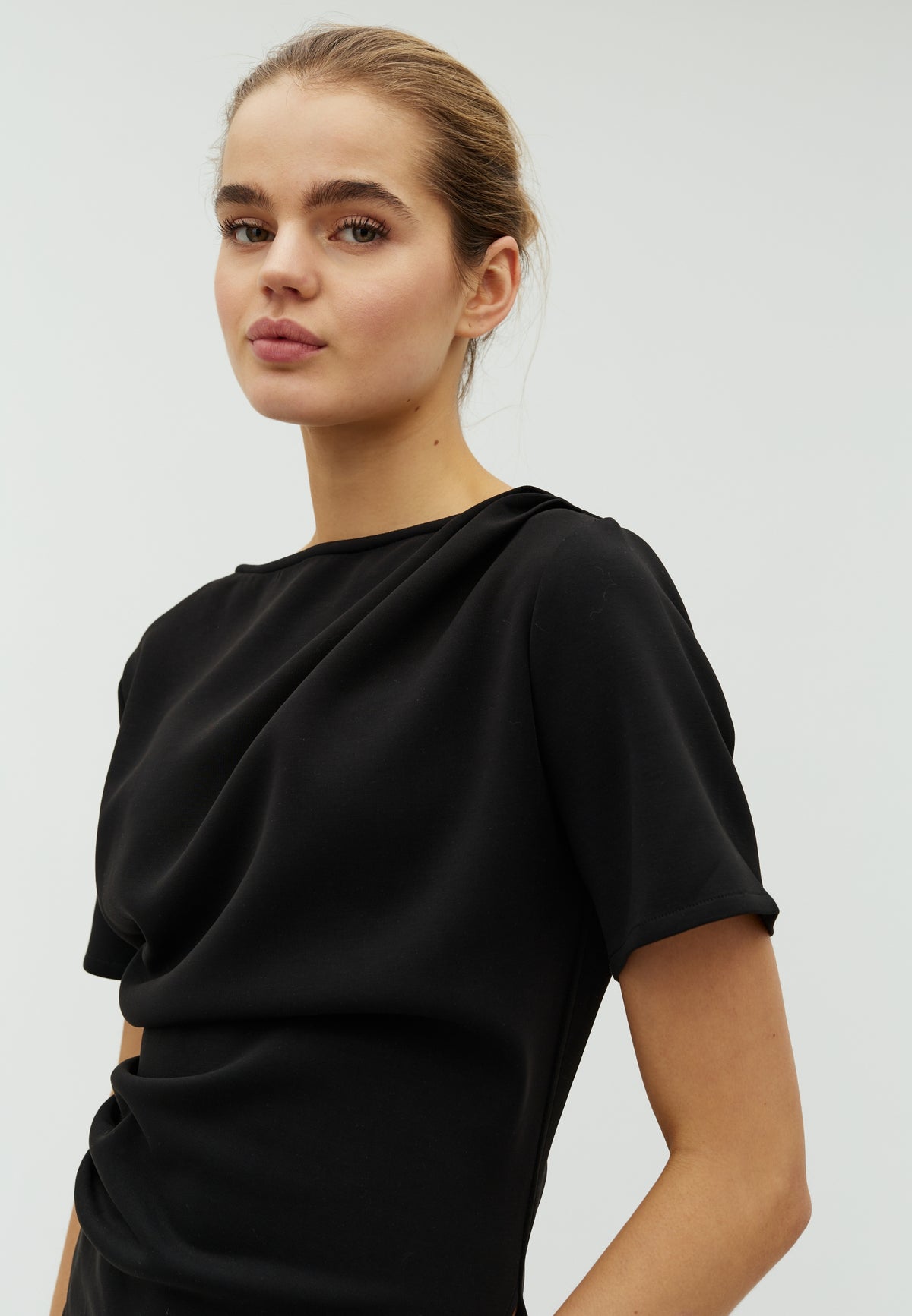 168652 Nasmine Soft Blouse_Black_Model_1