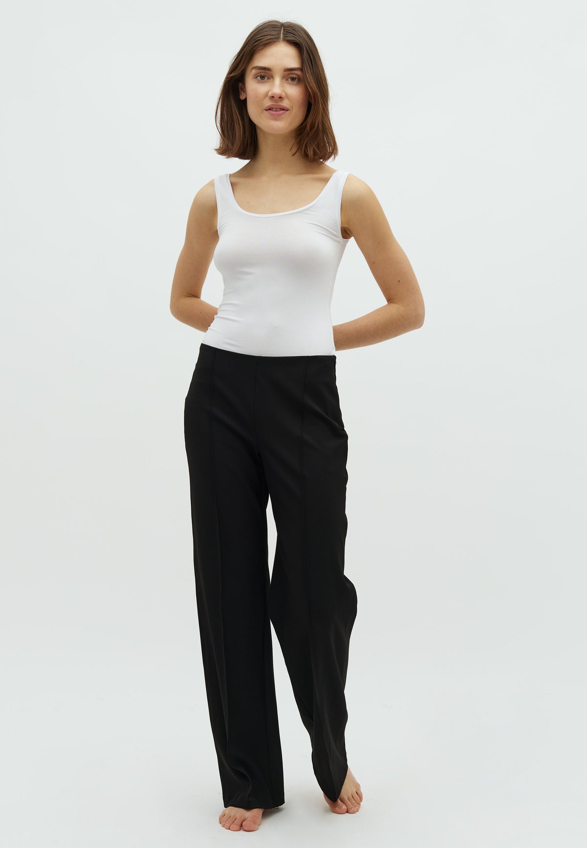 Uma-M_Black_Model_0