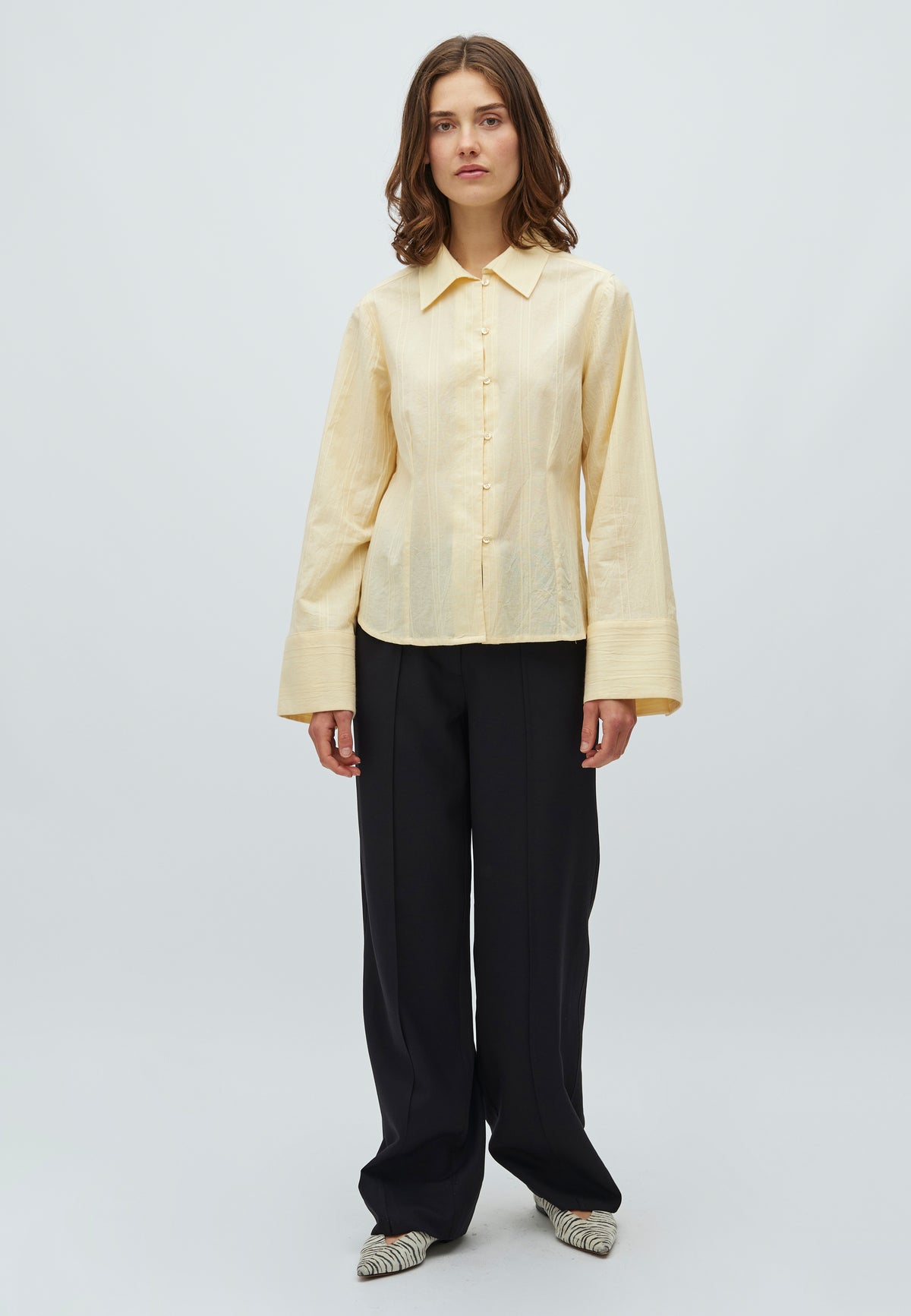 Aulori-M_Summer Yellow_Model_2