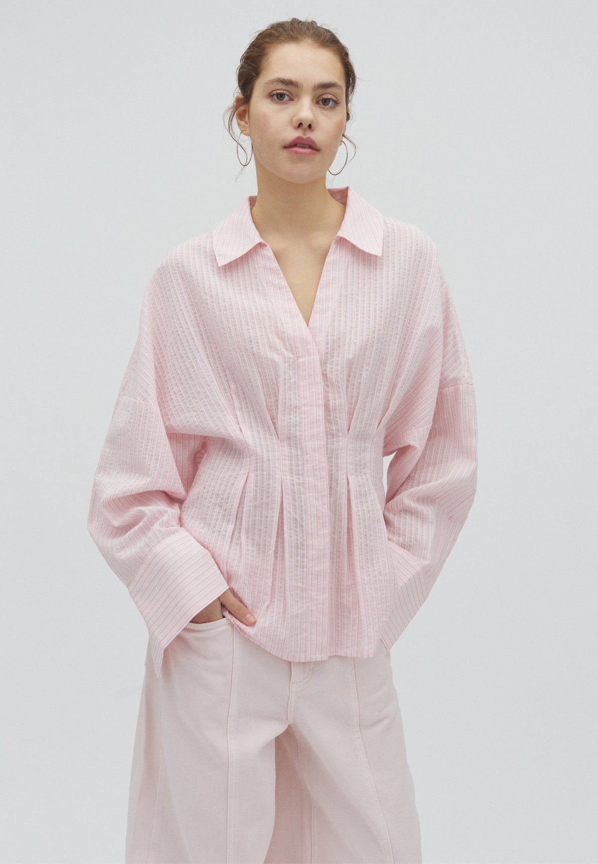 Isidor-M_Pale Pink Stripe_Model_0