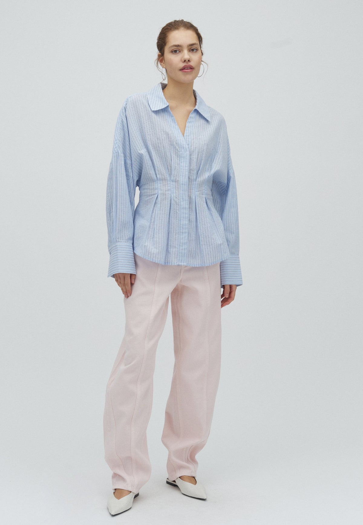 Isidor-M_Light Blue White Stripe_Model_2