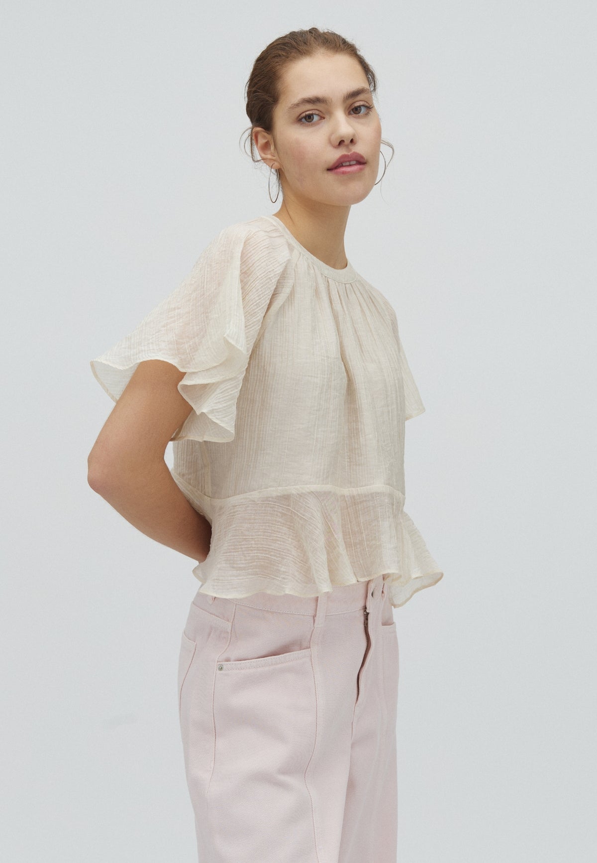 Menilu-M_Pale Creme_Model_1