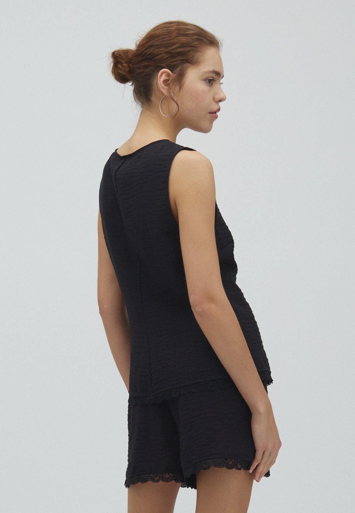 Leleh-M_Black_Model_2