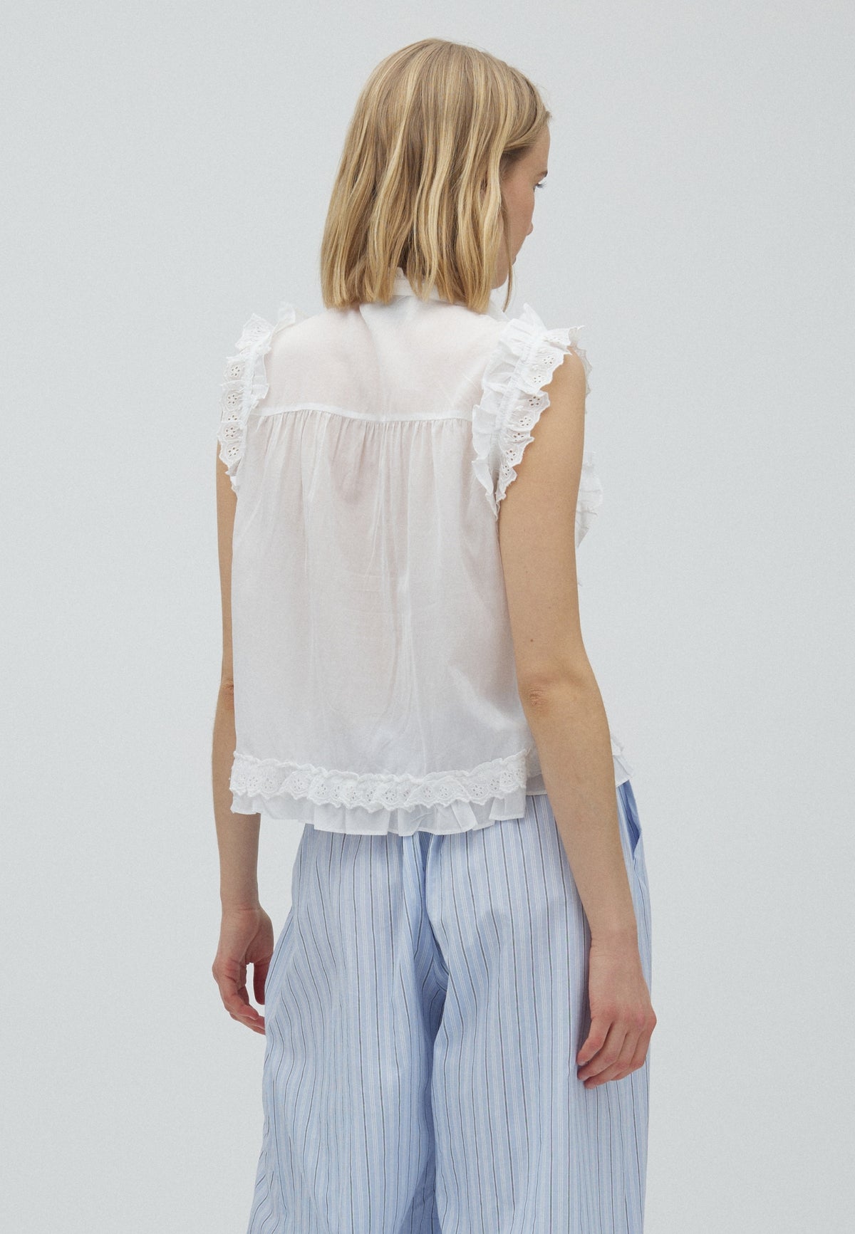 169572 Selia Ruffle Top_White_Model_2
