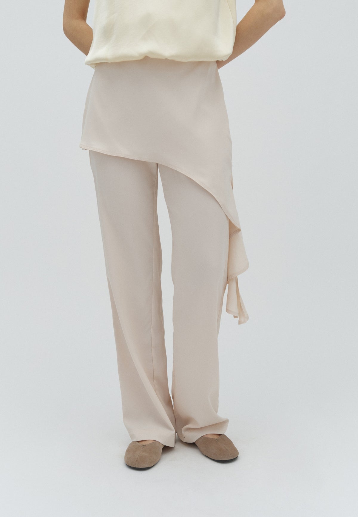 Teone-F_Powder Beige_Model_1