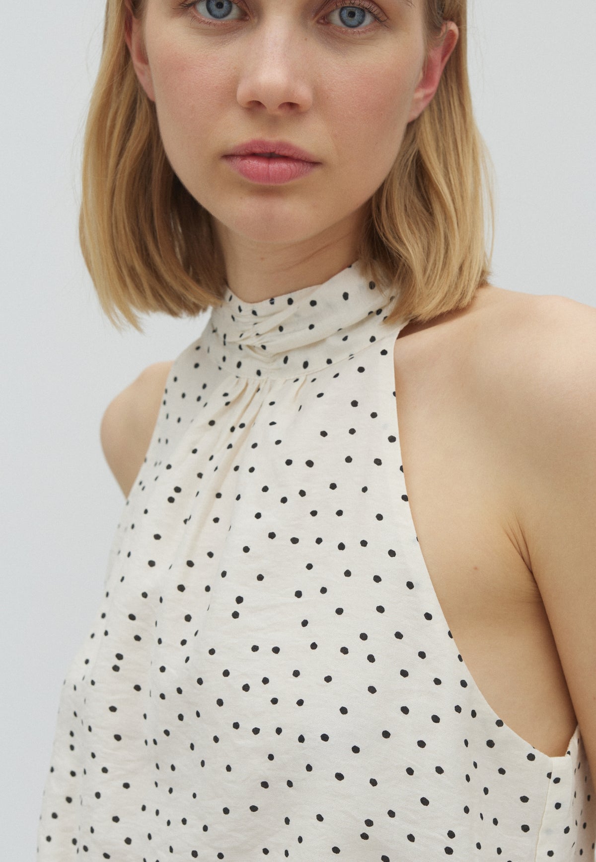 169566 Mos Mini Dot Top_Off White_Model_1