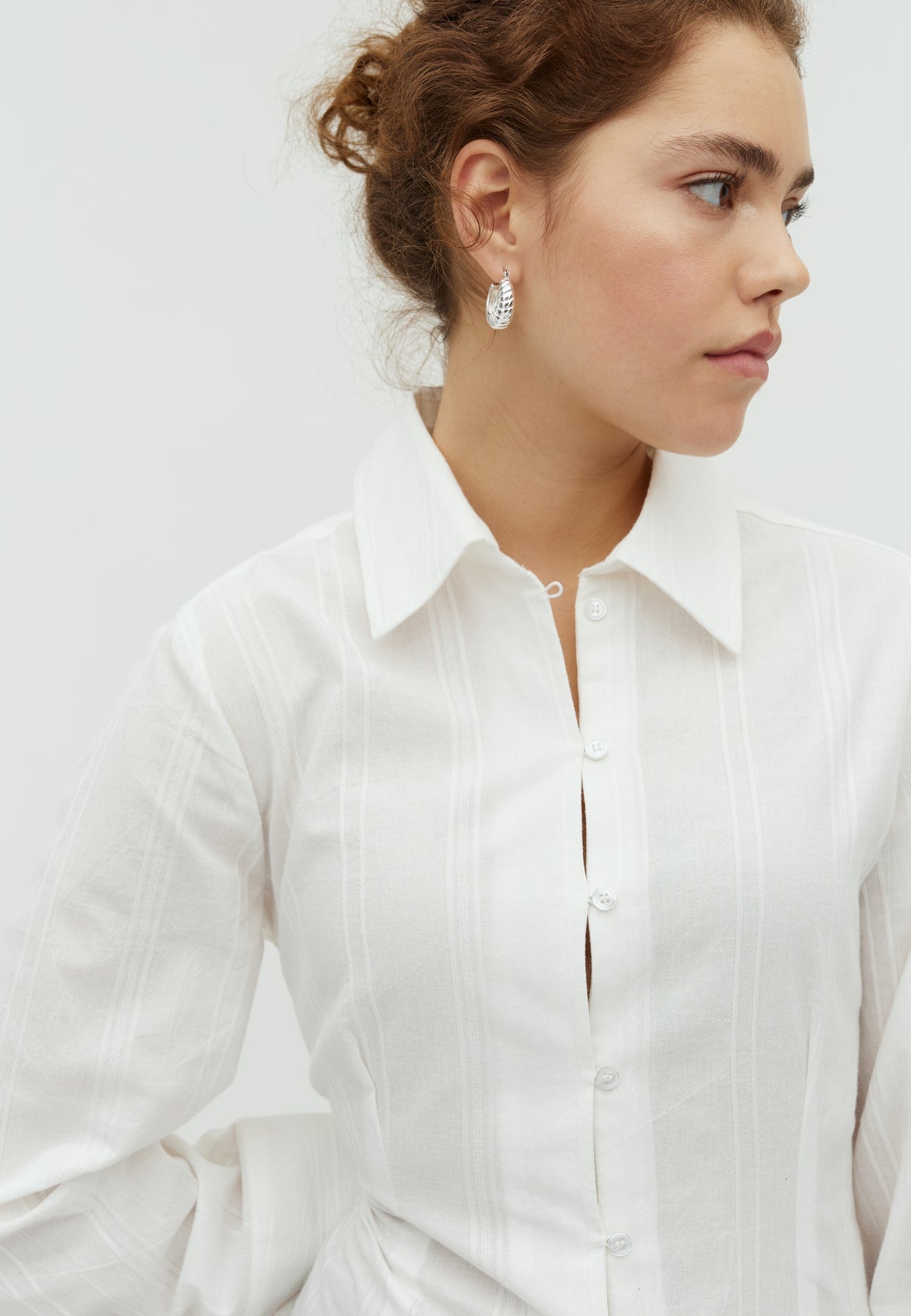 Aulori-M_White_Model_1