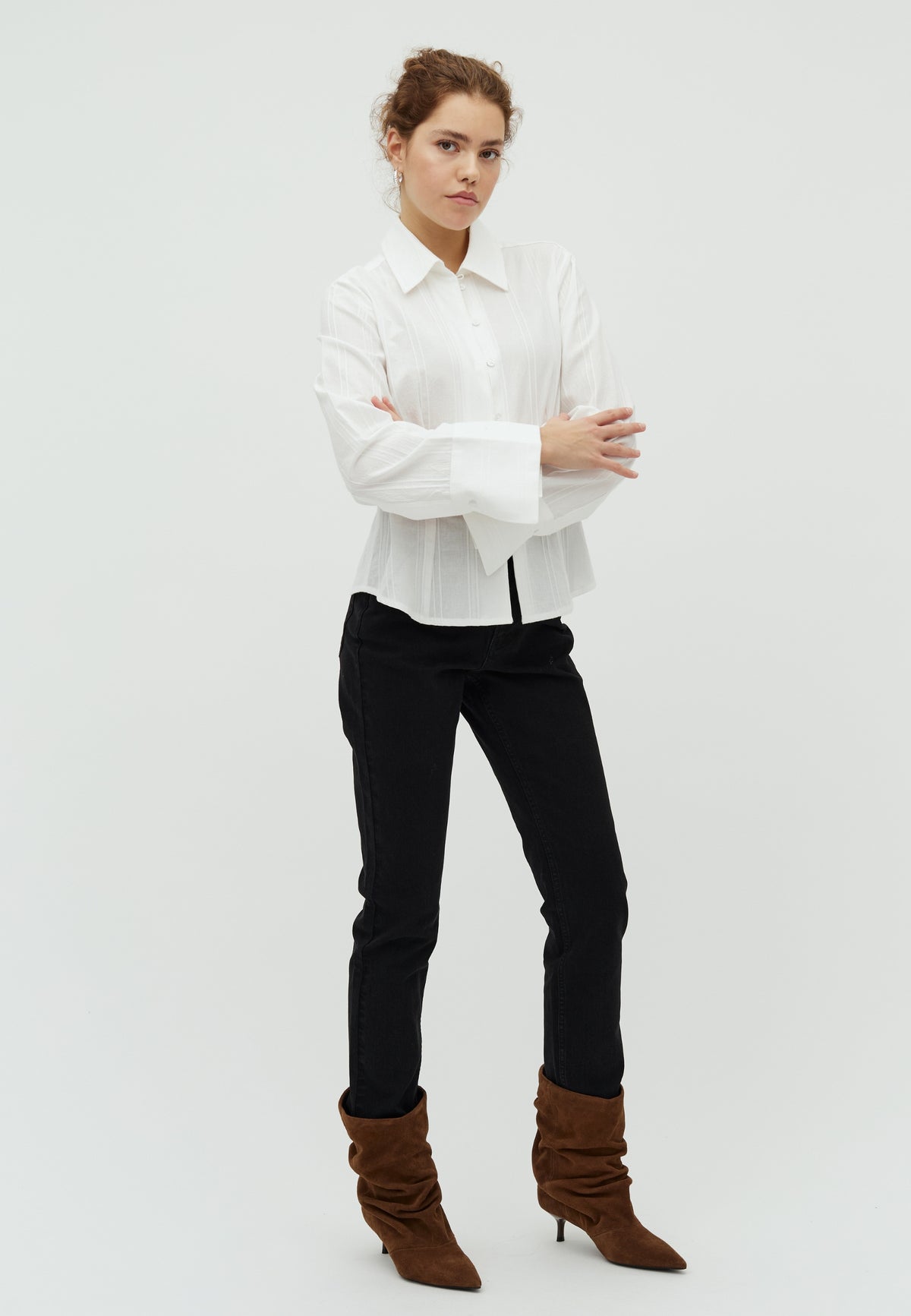 Aulori-M_White_Model_3