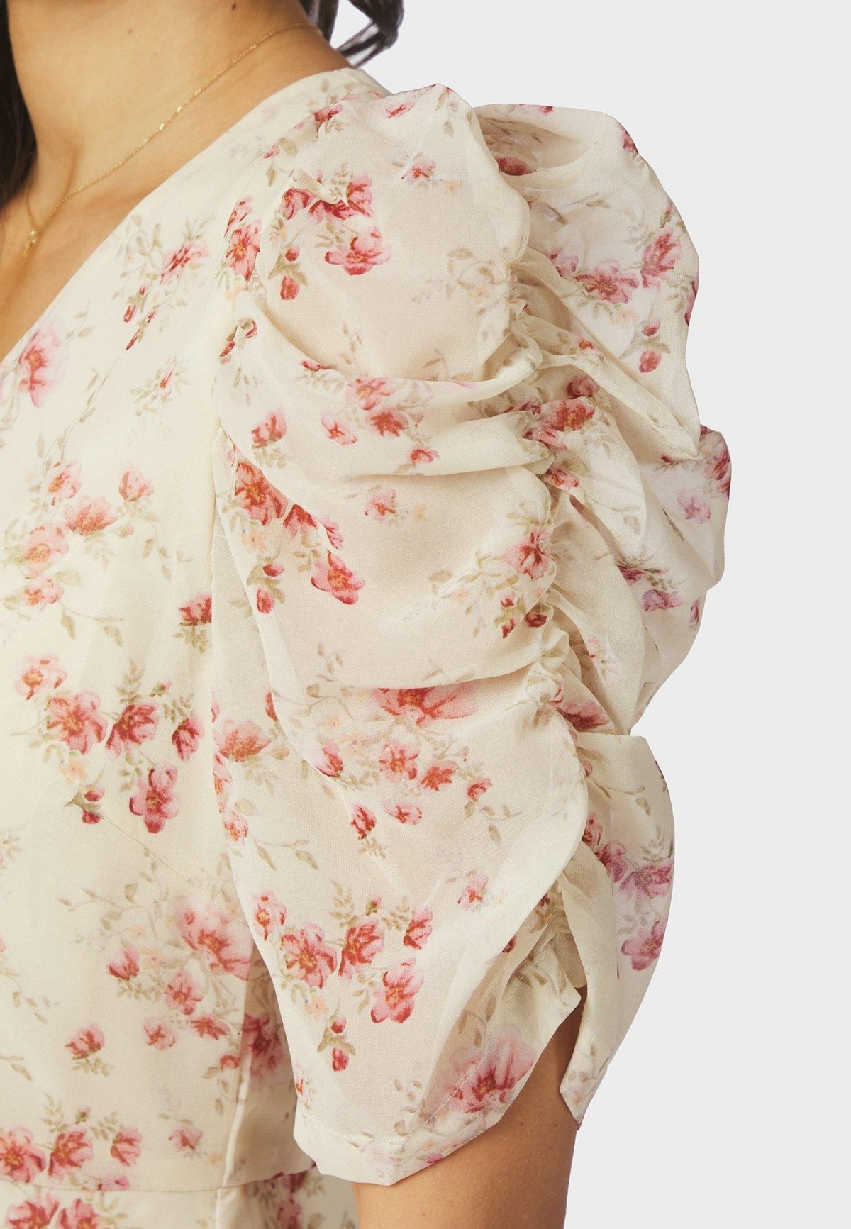 169209 Vira Floral Dress_Creme_Model_1