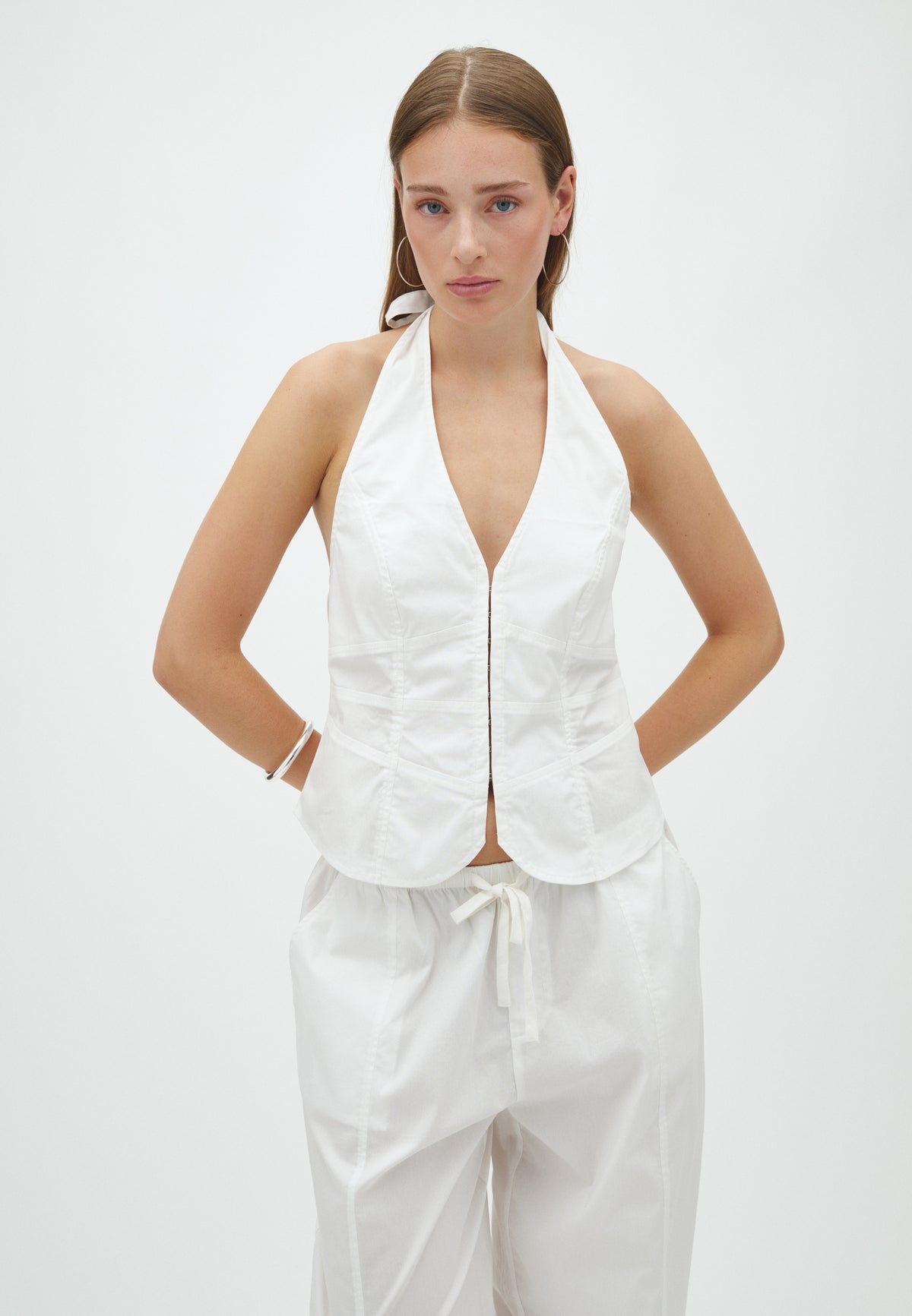Genevie-F_White_Model_0