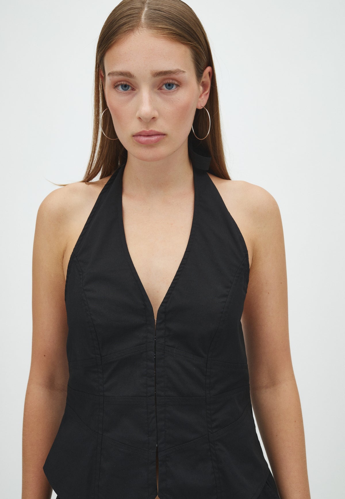Genevie-F_Black_Model_1