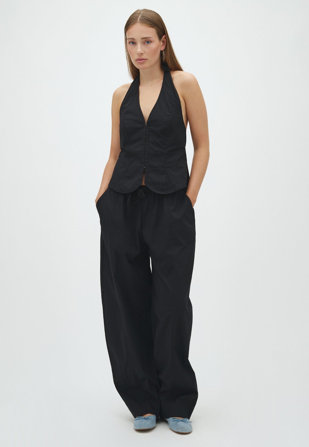 Genevie-F_Black_Model_3