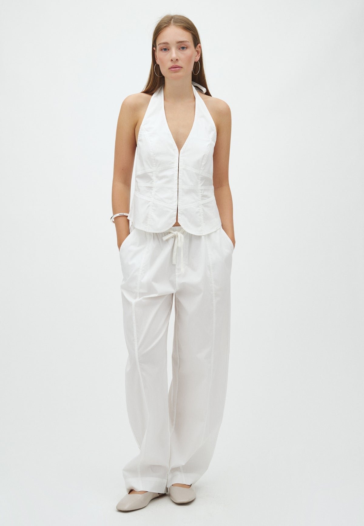 Saca-F_White_Model_0