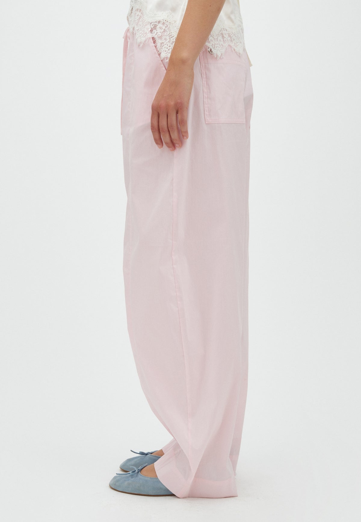 Saca-F_Light Pink_Model_2