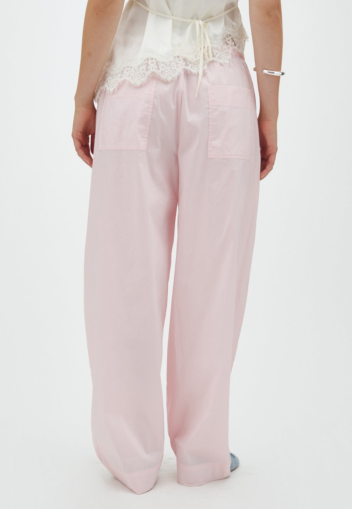 Saca-F_Light Pink_Model_3